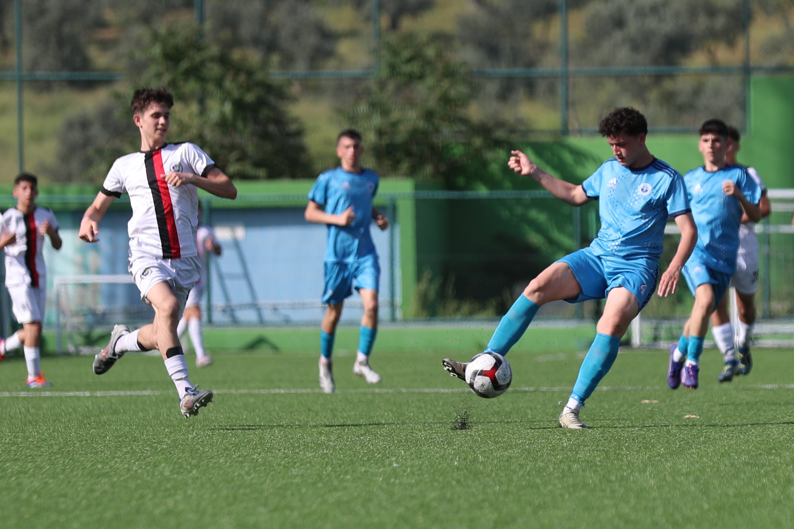 Gemlik Belediyespor U17, Rakibini Tek Golle Devirerek Şampiyonluğa Ulaştı!