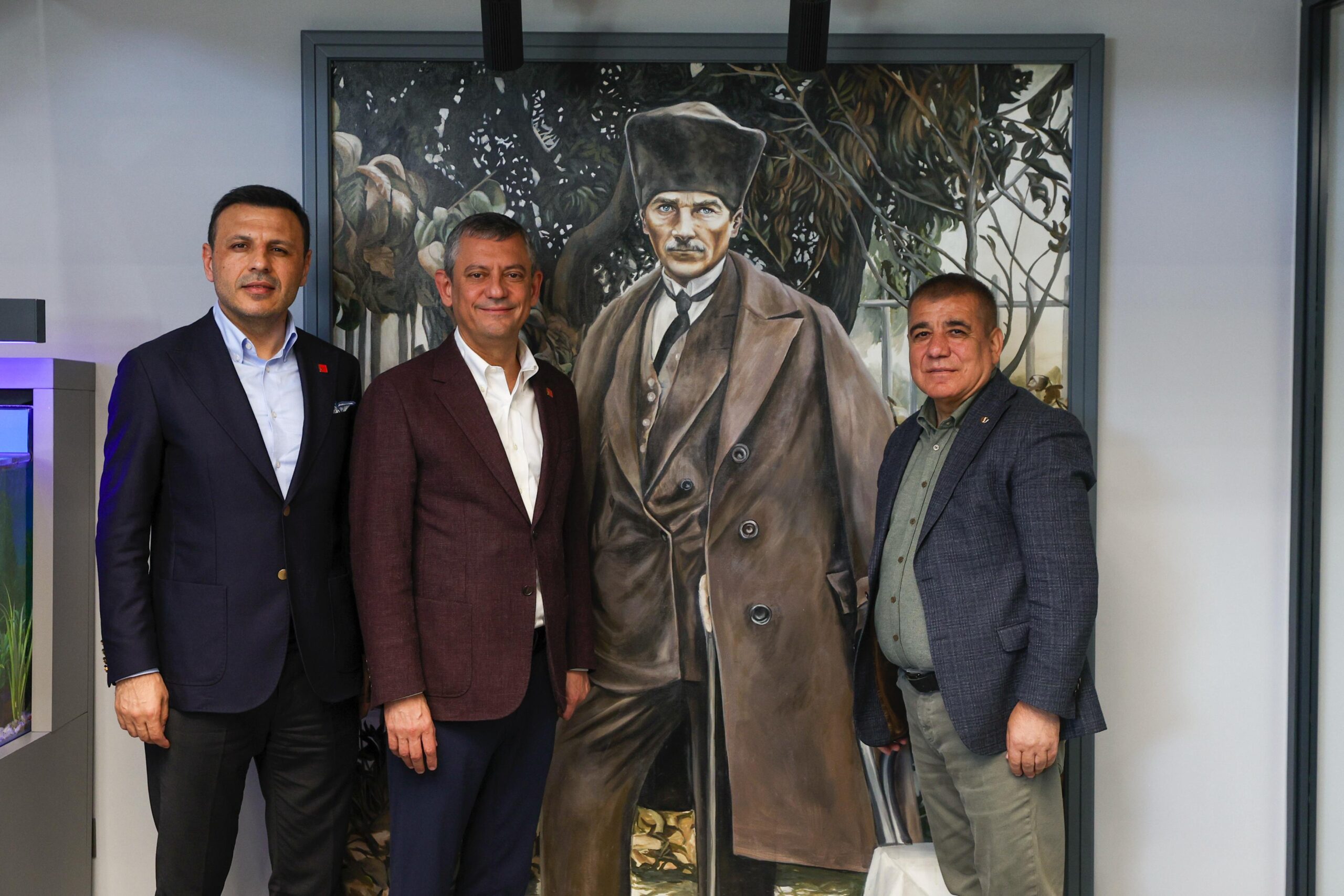 CHP Genel Başkanı Özgür Özel, 24. Dönem Amasya Milletvekili Ramis Topal'a taziye ziyaretinde bulundu.