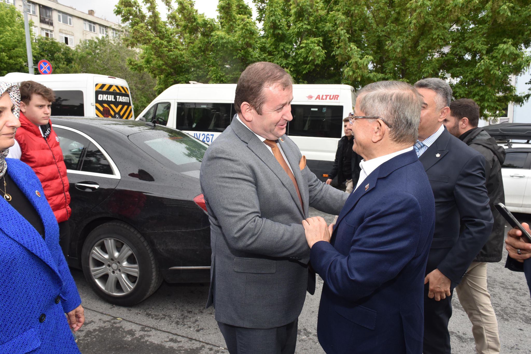 Ahmet Davutoğlu’ndan Tüm Muhtarlar Sendikası’na Ziyaret: “Muhtarlık Kurumunun Yanındayız”