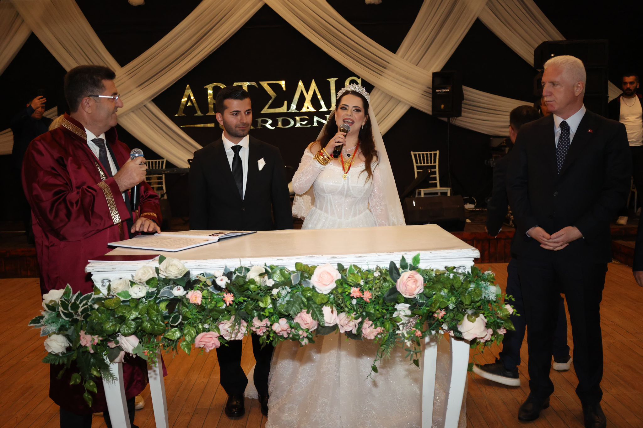 Kaymakam Resul Çelik’in Kızı Duygu Çelik, Taylan Kır ile Dünyaevine Girdi