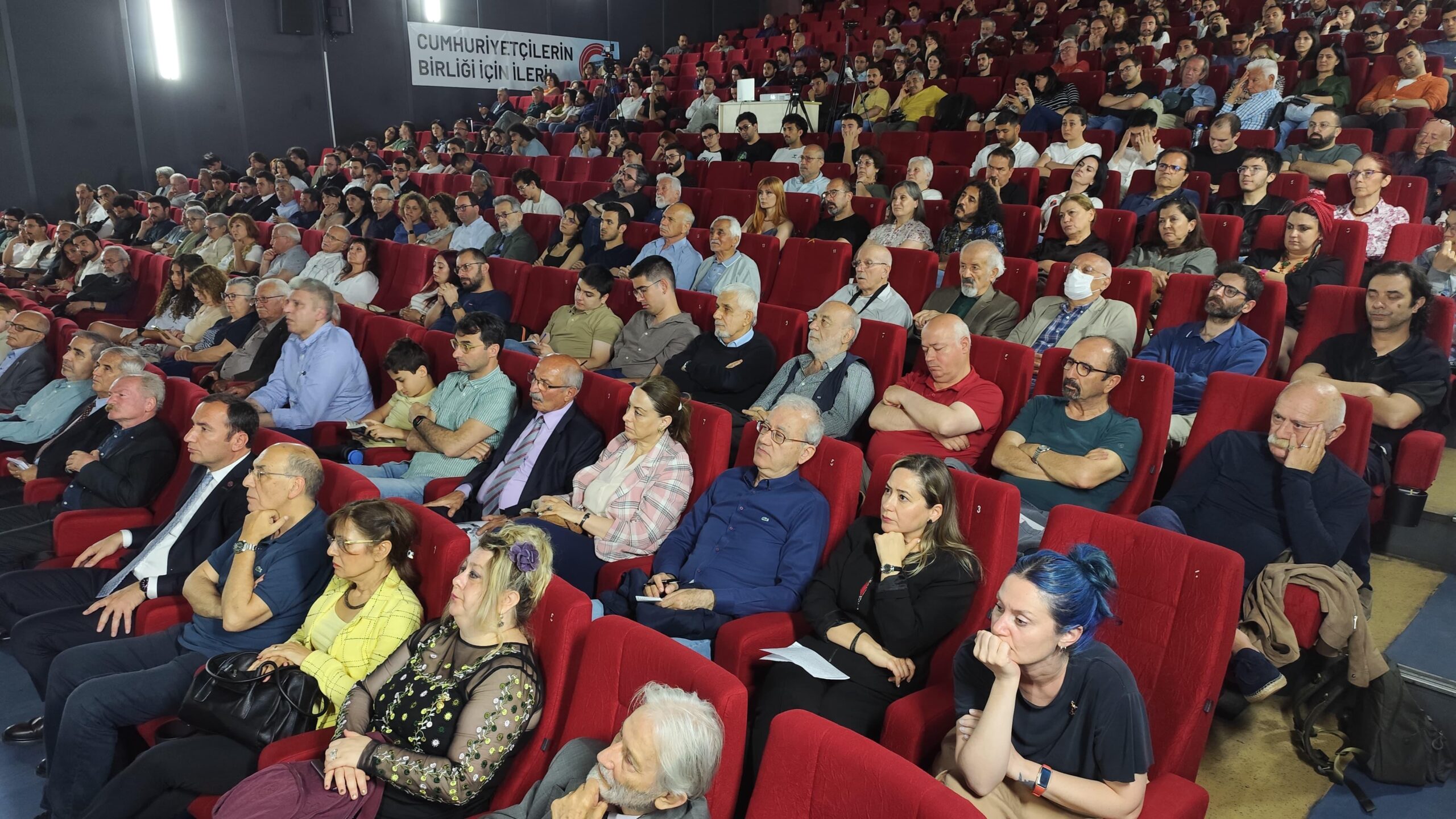 Cumhuriyetçiler Kurultayı başladı: ‘Meydan okumaya karşı meydan okuma şarttır'