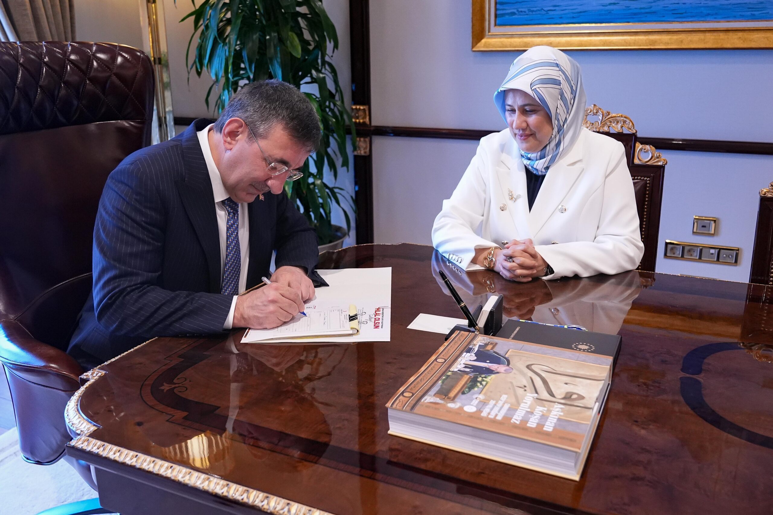 Cumhurbaşkanı Yardımcısı Cevdet Yılmaz’dan Kızılay’ın Vekaletle Kurban Kampanyasına Destek