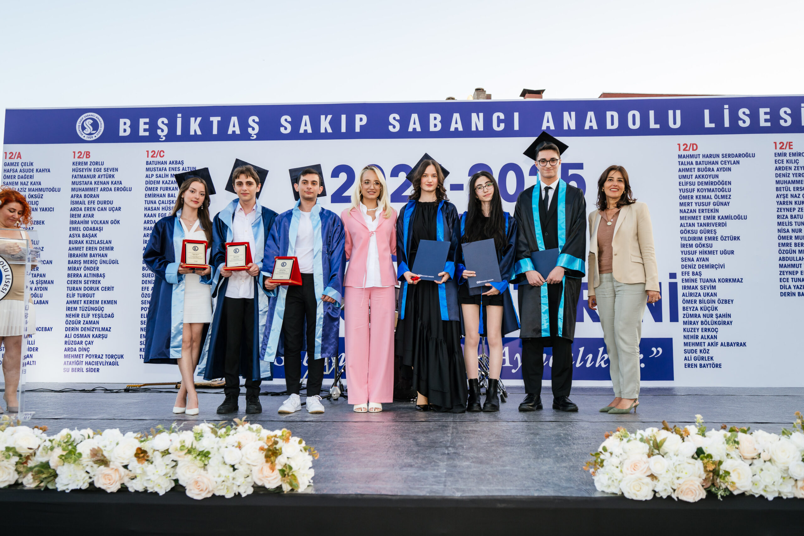 Sakıp Sabancı Anadolu Lisesi Mezuniyet Töreni'nde Eğitim Ödülleri Sahiplerini Buldu