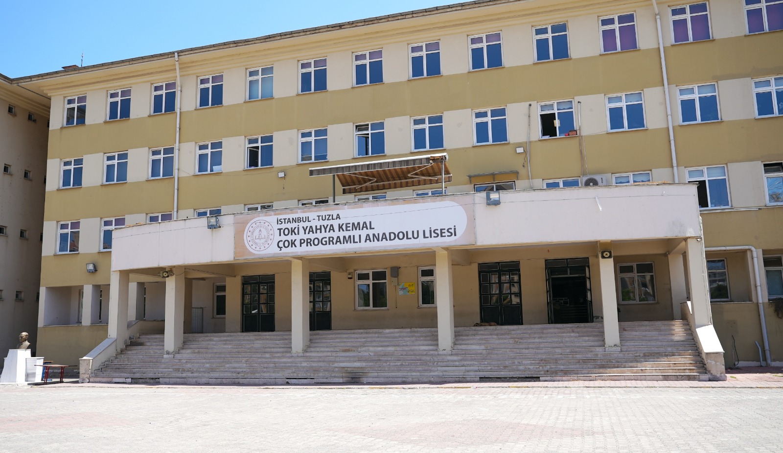 İETT’DEN BİR OKULA DAHA BİLGİSAYAR LABORATUVARI