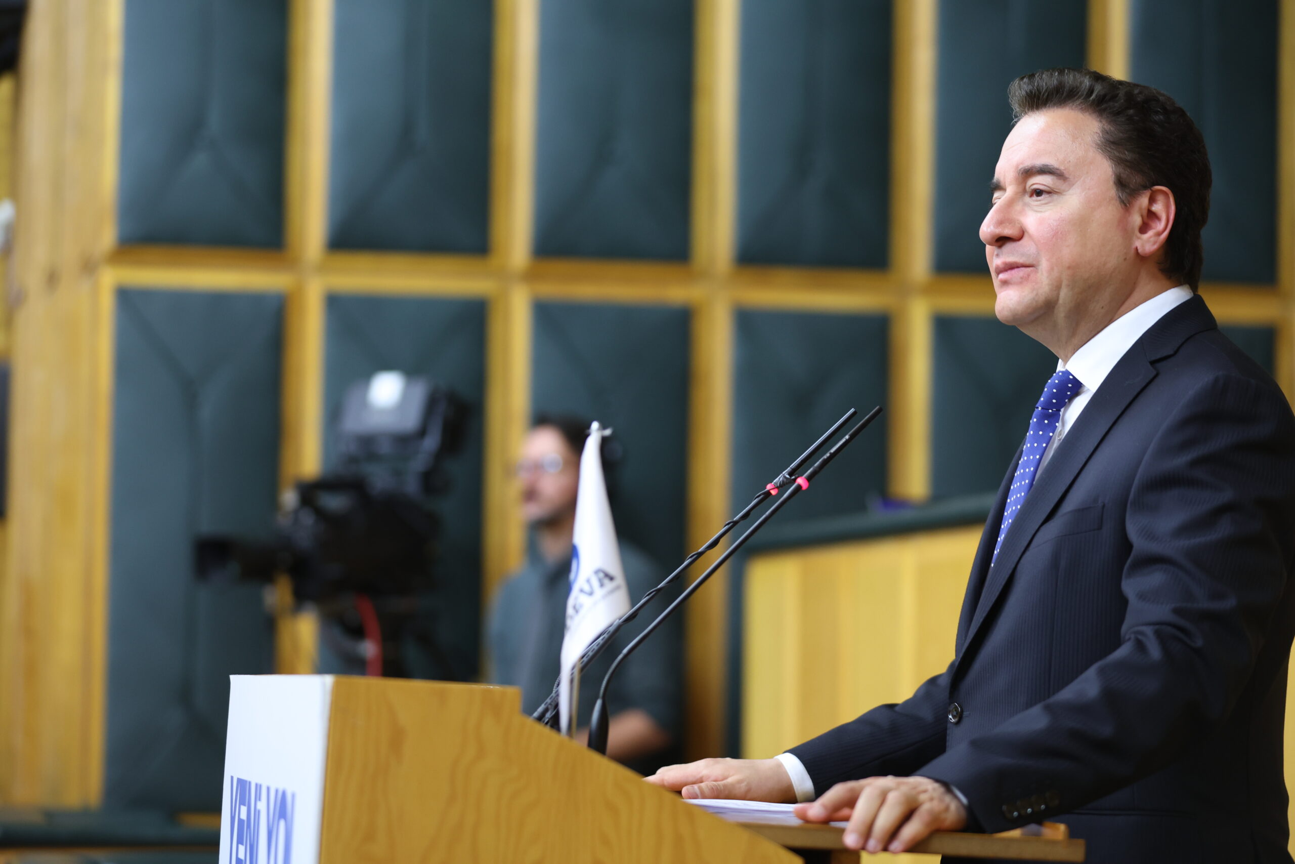 Ali Babacan’dan Sert Mesajlar: “1 Temmuz’da Ara Zam Yapmamak Emekliden Çalmaktır!”