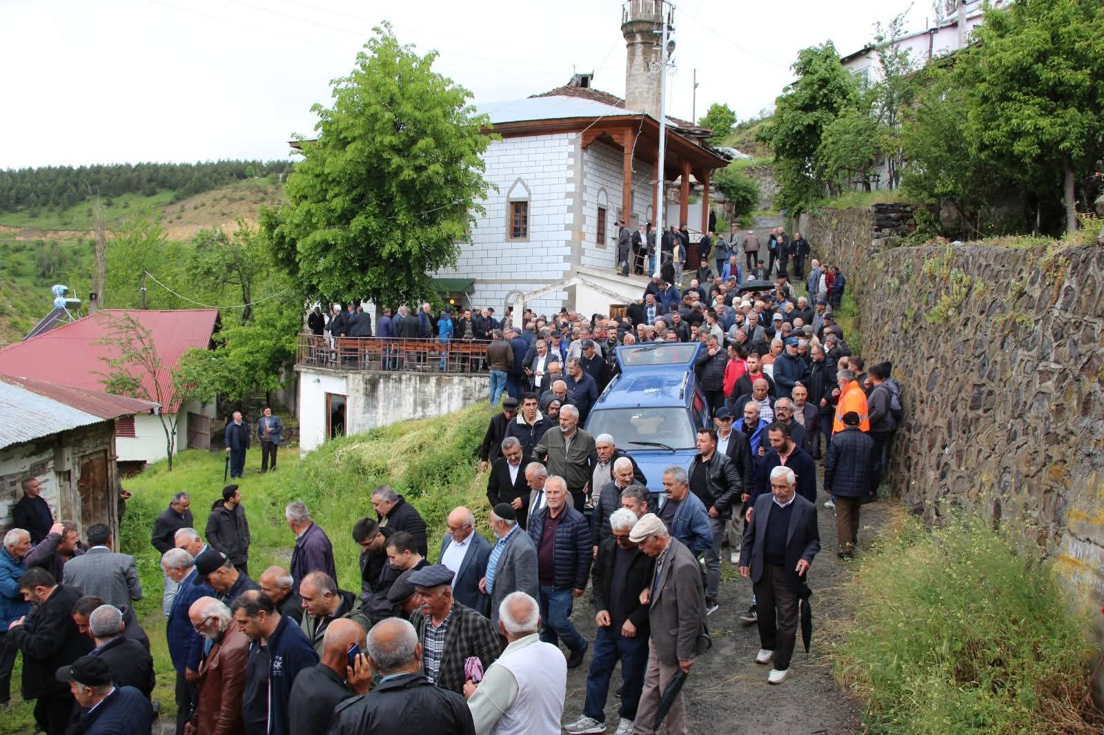 Türk Halk Müziği Sanatçısı Sedat Ünver'in Zor Günü: Babasını Kaybetti