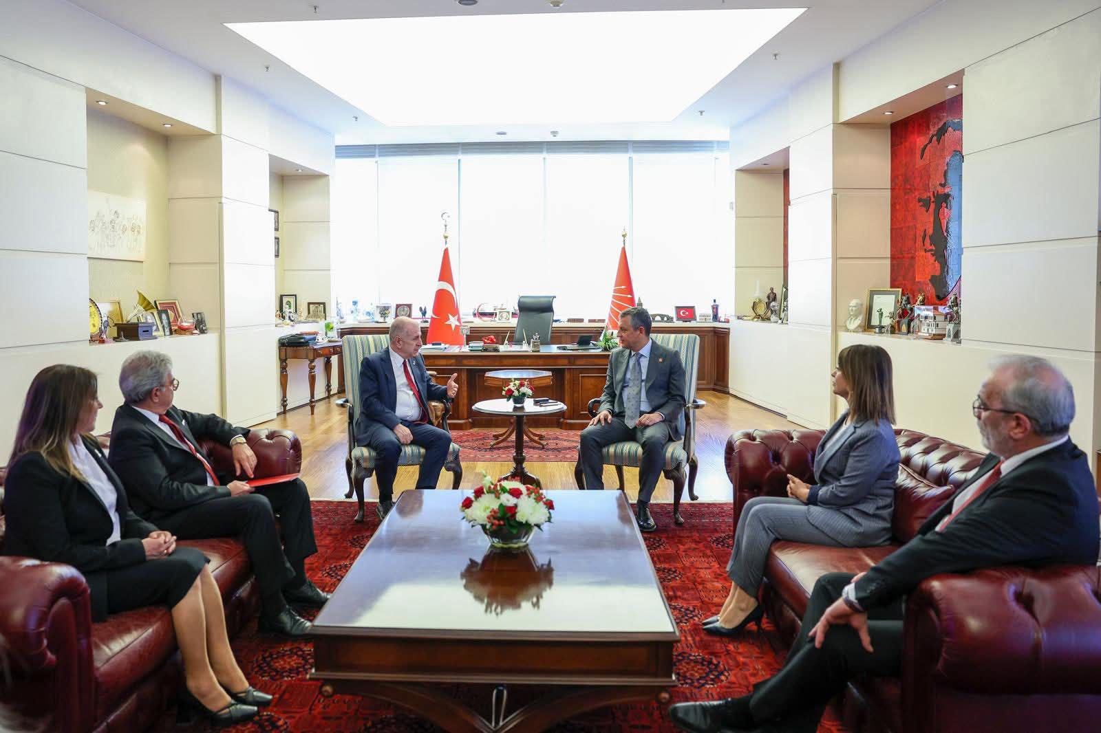 Özgür Özel'den Ümit Özdağ'a Ziyaret: “Geçmiş Olsun” Mesajı