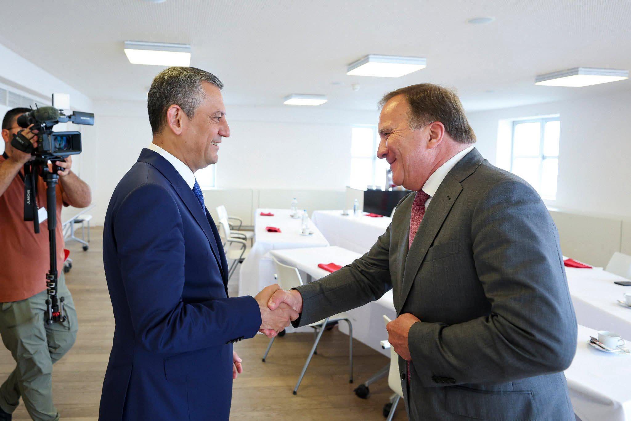 Özgür Özel Berlin’de SPD Kongresine Katıldı: “Adalet ve Özgürlük Mücadelemiz Dünya Çapında Yankı Buluyor”