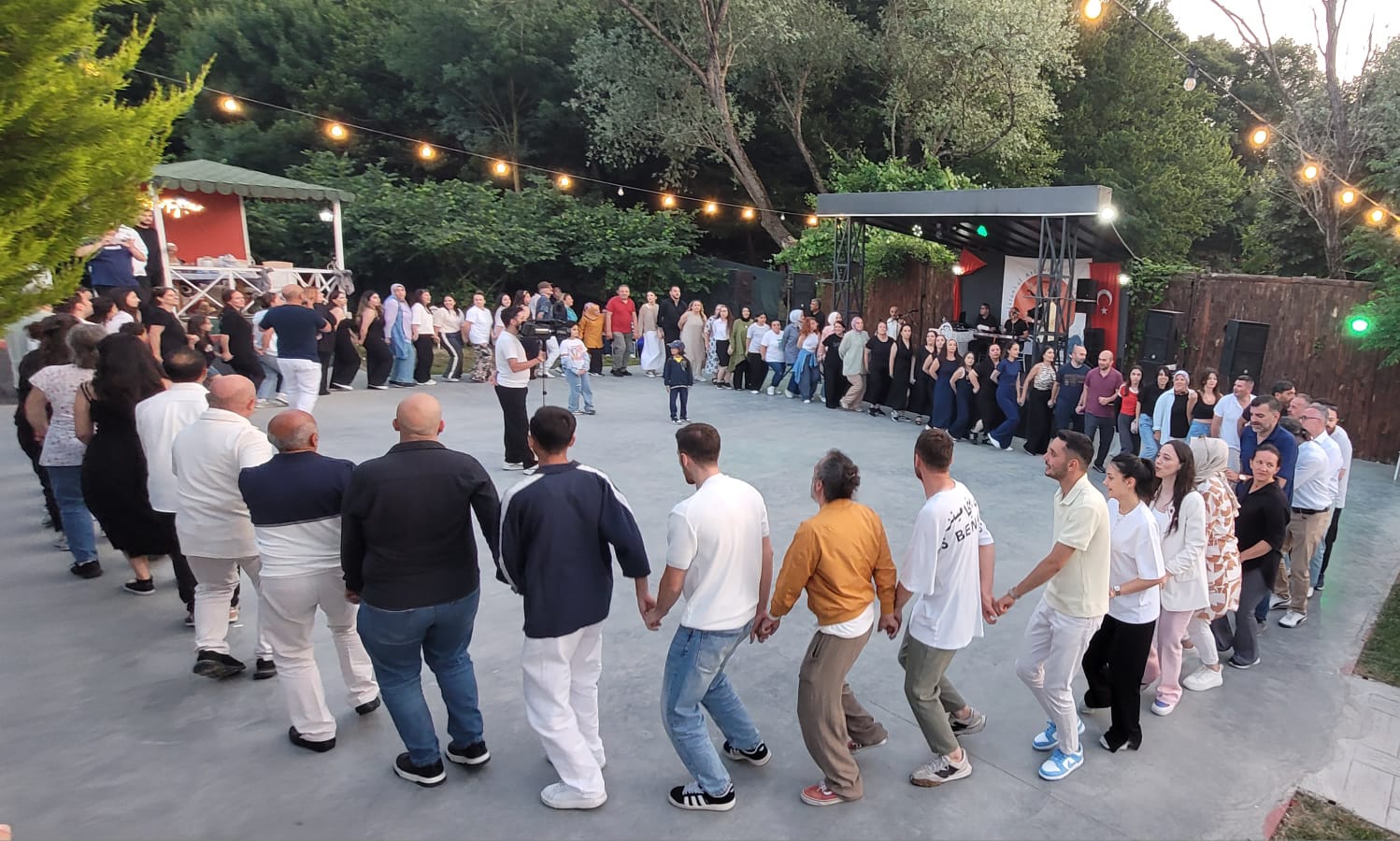 İSTAD'dan Coşkulu Yaz Festivali: Arhavililer İstanbul’da Horonla Yazı Karşıladı