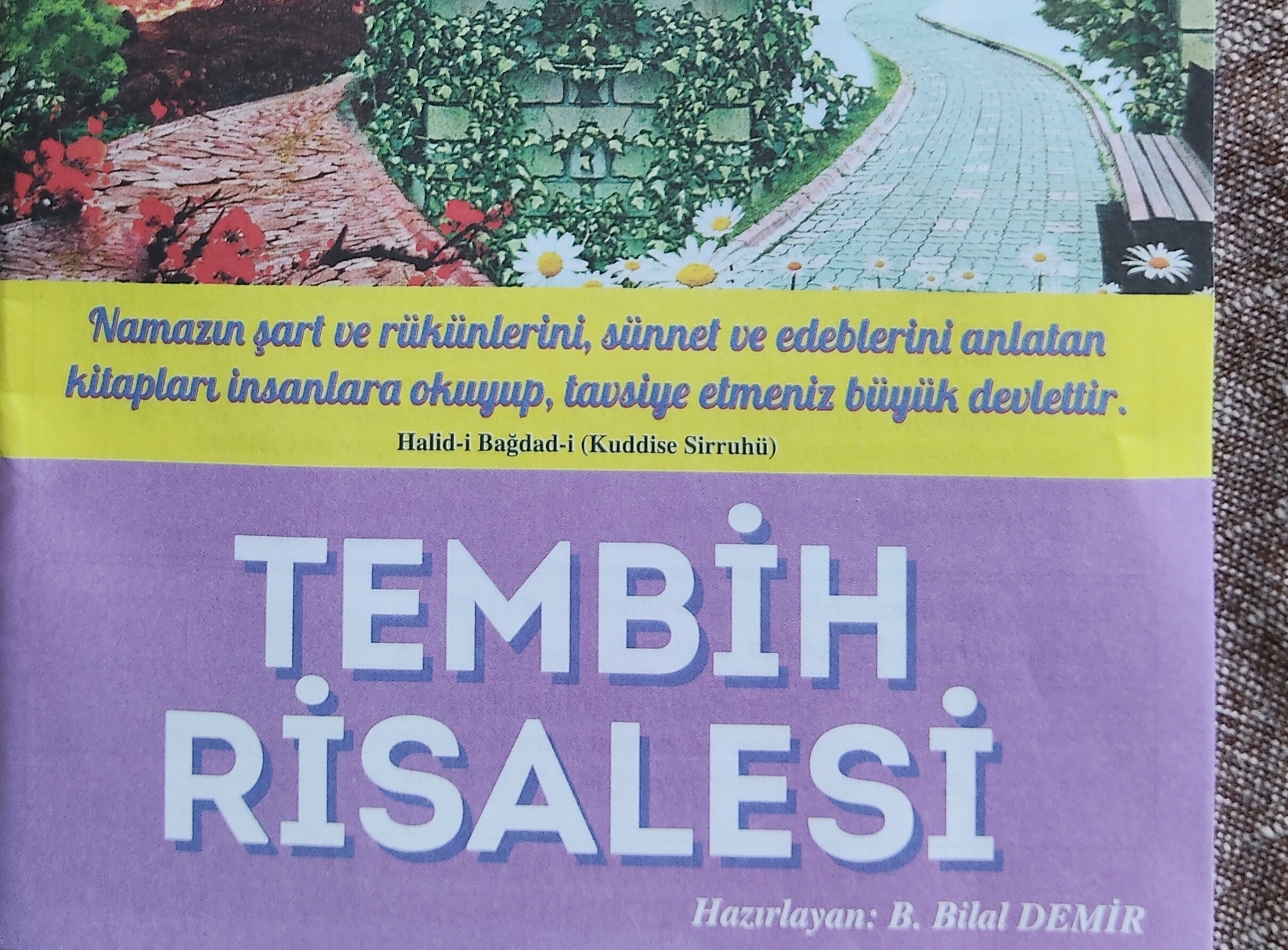 Vatandaş Tedirgin: Araçlara ve Apartmanlara Dini Kitapçık Bırakılıyor