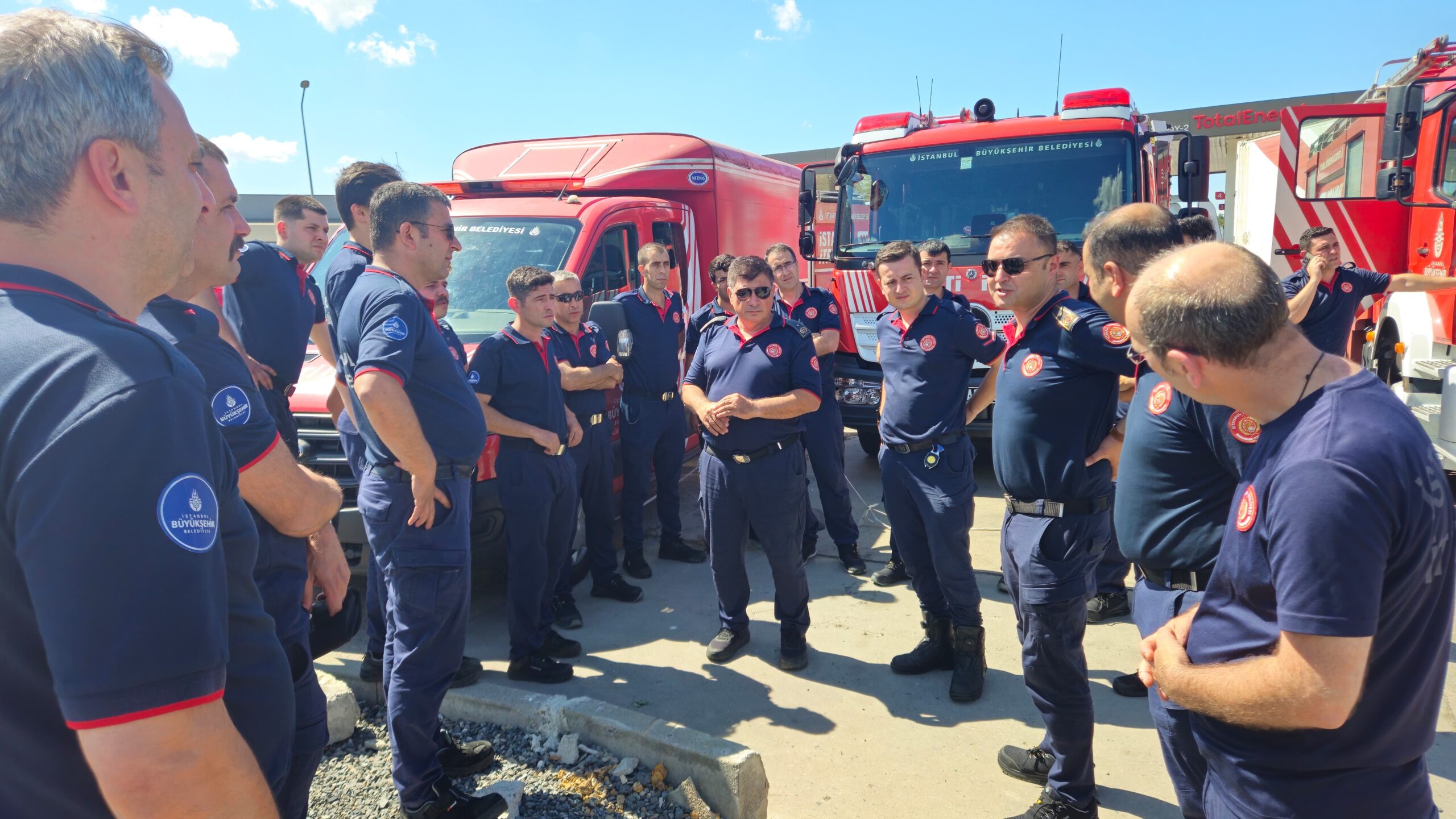 İBB’den İzmir Çeşme’deki Orman Yangınına Tam Destek: 75 Personel, 27 Araç Sevk Edildi