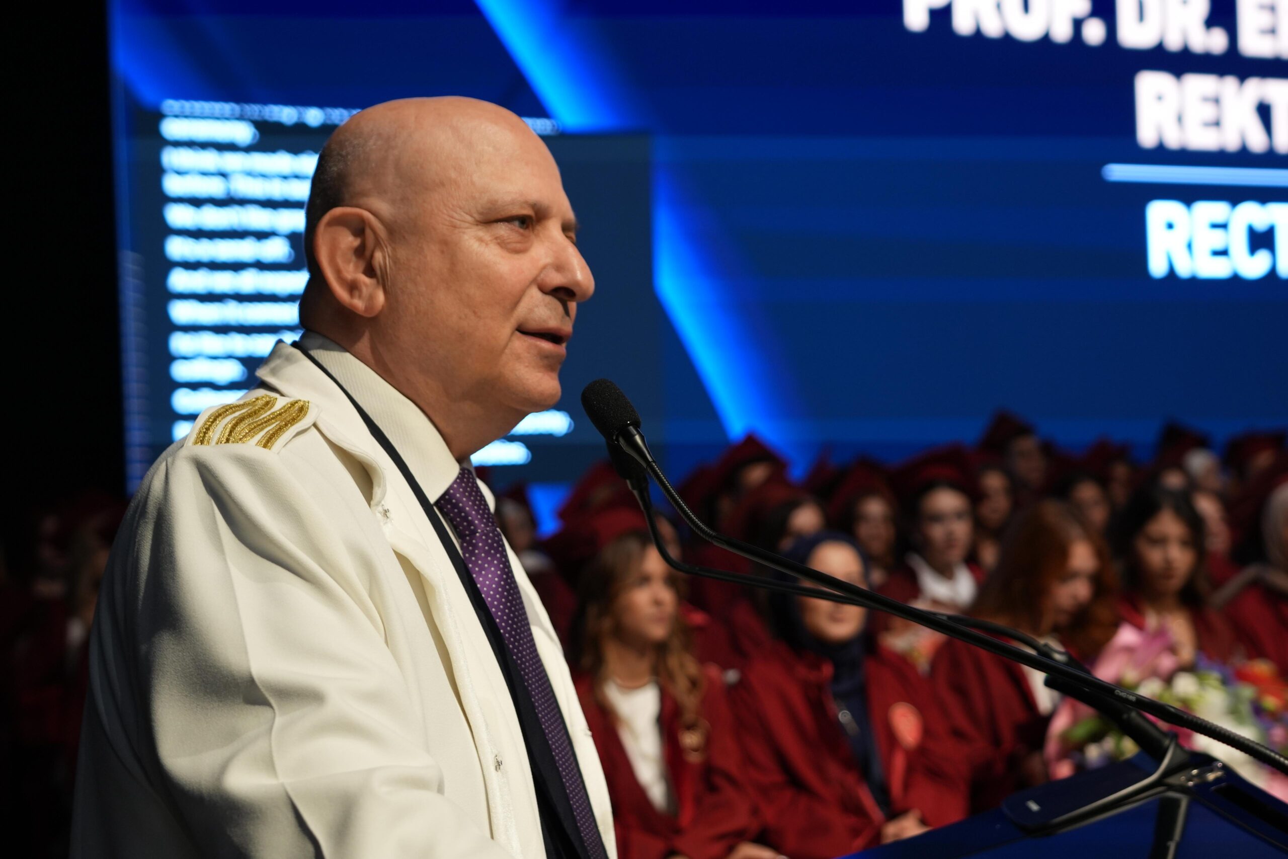 İstinye Üniversitesi’nde Mezuniyet Coşkusu: Geleceğe Güçlü Bir Başlangıç