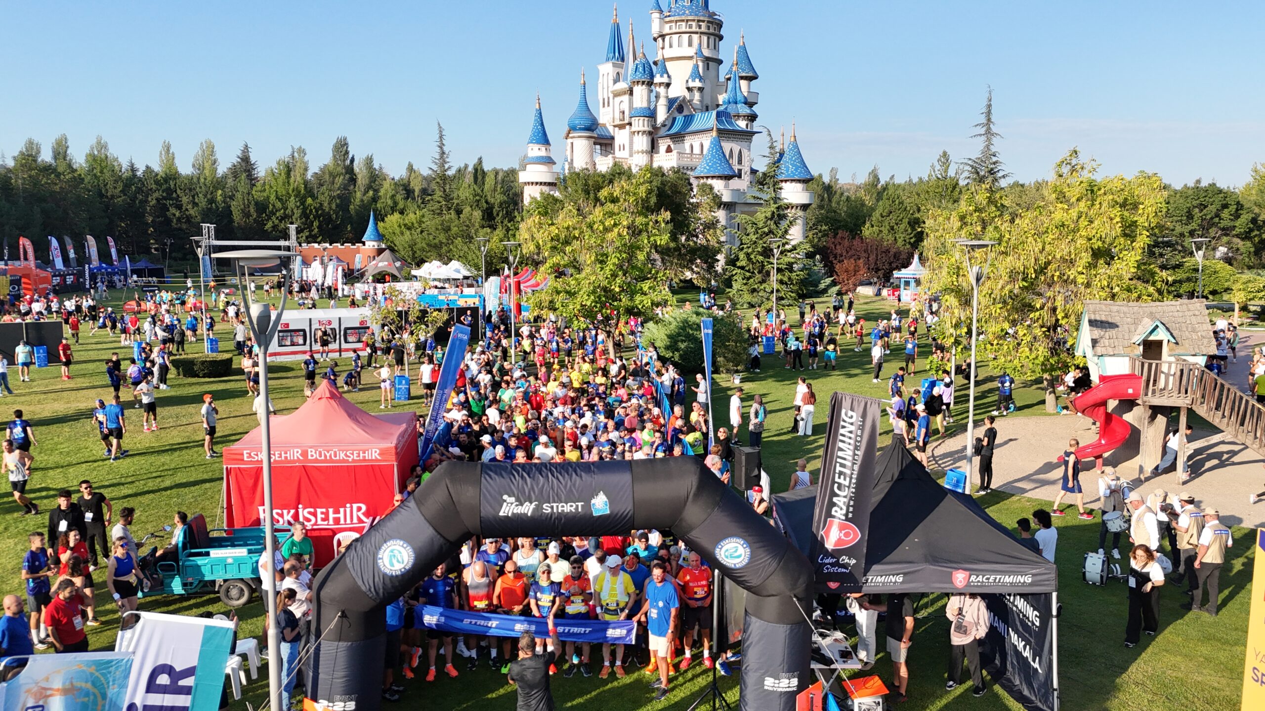 ETi Lifalif, Eskişehir Yarı Maratonu ve Spor Festivali'ne Ana Sponsor Oldu: "Sporda Mutluluk Var" Temalı Etkinlikte 1 Milyon TL'yi Aşkın Ödül Dağıtılacak!