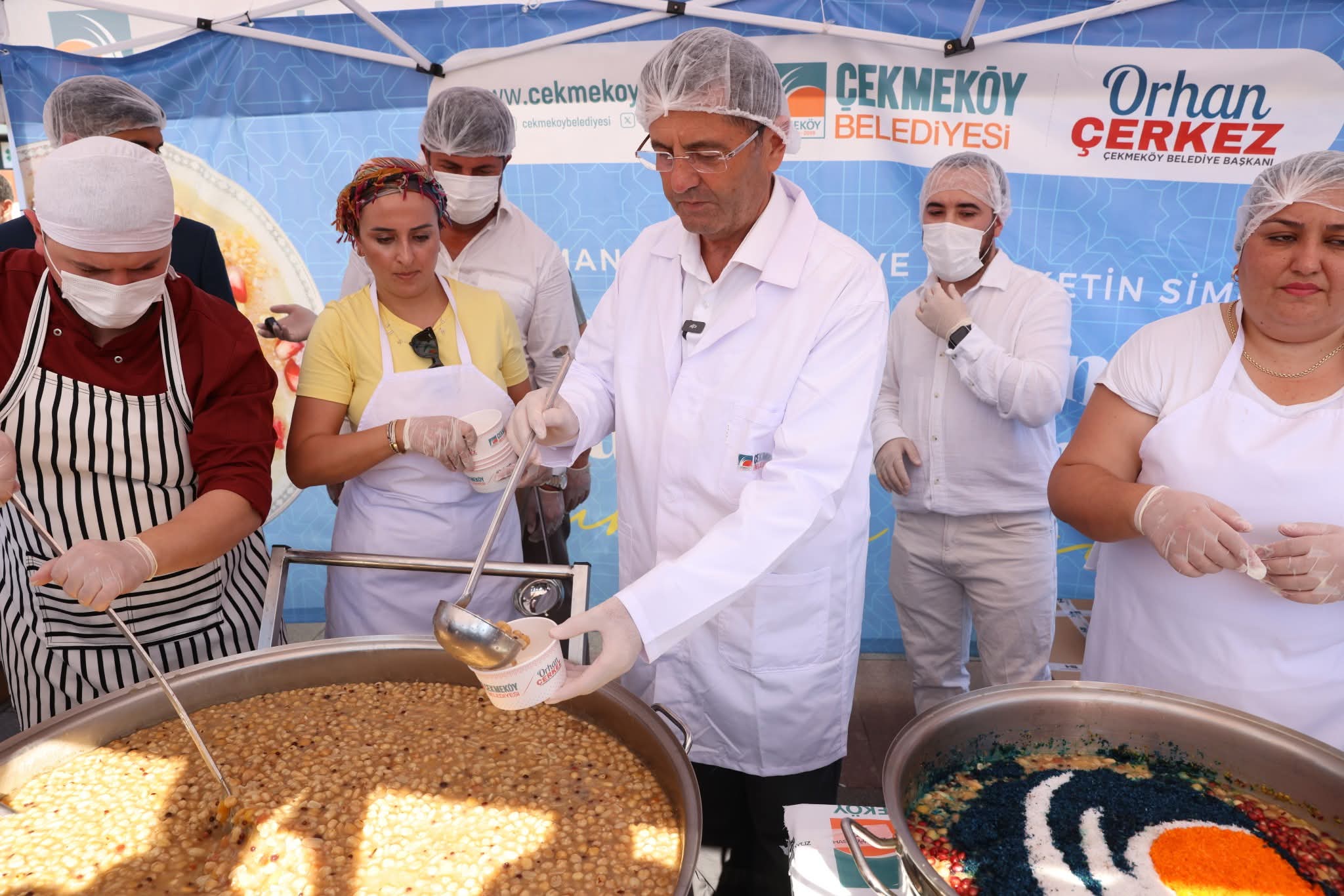 Çekmeköy Belediyesi’nden Muharrem Ayında Aşure İkramı: “Aşurenin Bereketini Komşularımızla Paylaşıyoruz”