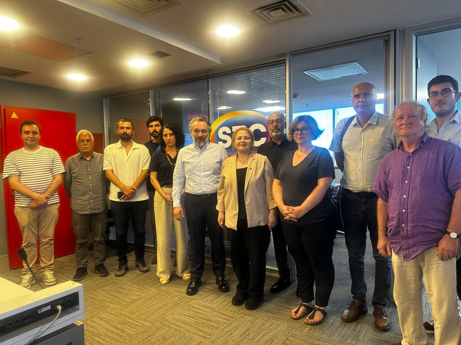 Halk TV ve Sözcü TV’ye Dayanışma Ziyareti: “Ekran Karartmalardan Vazgeçin” Çağrısı