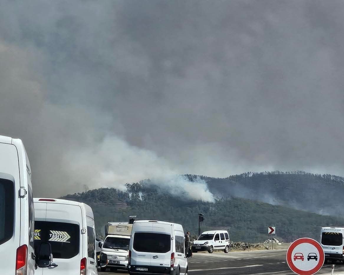 BURSA BÜYÜKŞEHİR BELEDİYESİ'NDEN YANGIN BÖLGESİNE TAHLİYE DUYURUSU: ÜÇ MAHALLE BOŞALTILIYOR