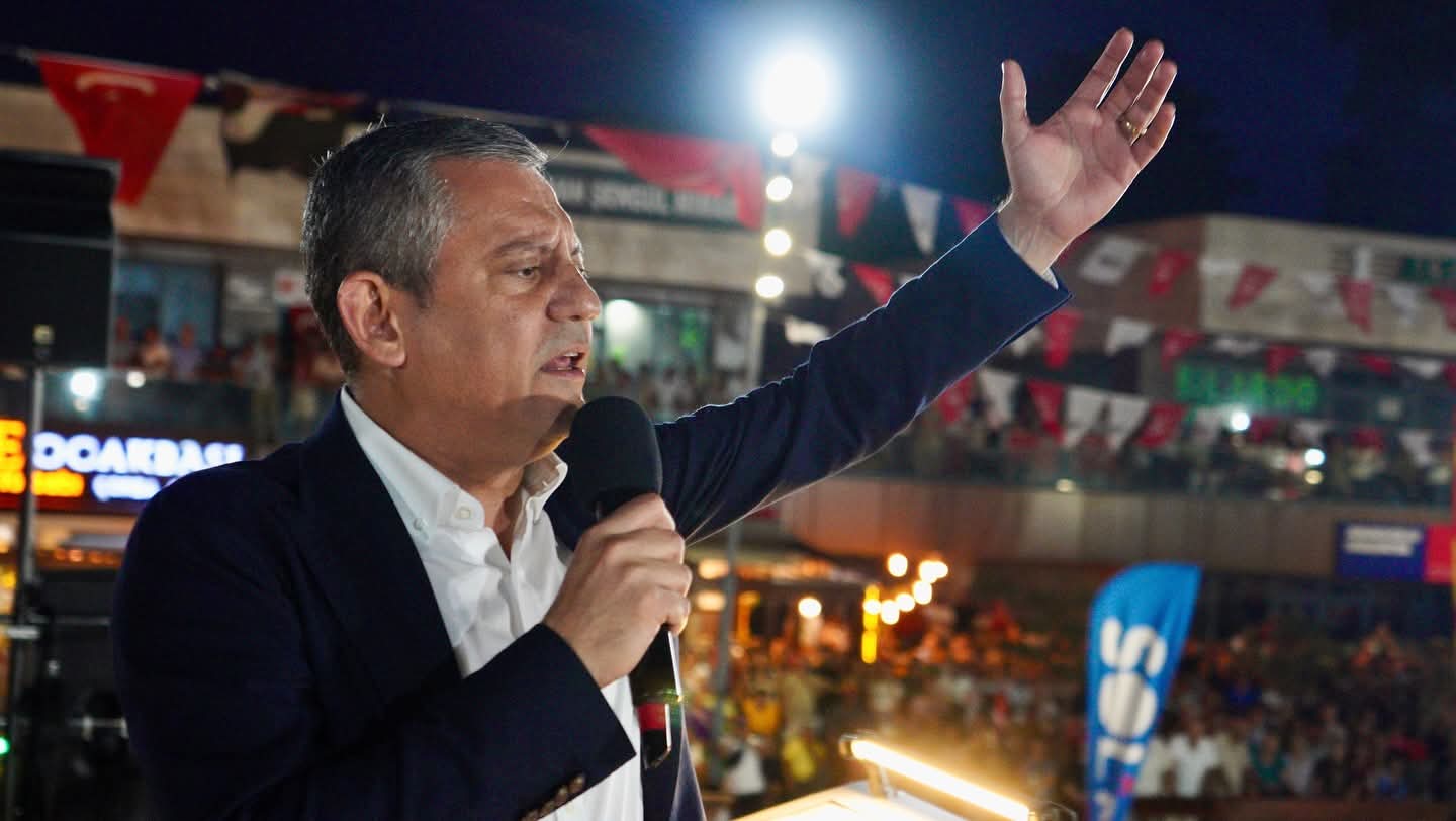 Özgür Özel Şile’den Seslendi: “Yönetemiyorsunuz, Bırakın Gidin!” CHP lideri hükümete yüklendi, meydan hınca hınç doldu.