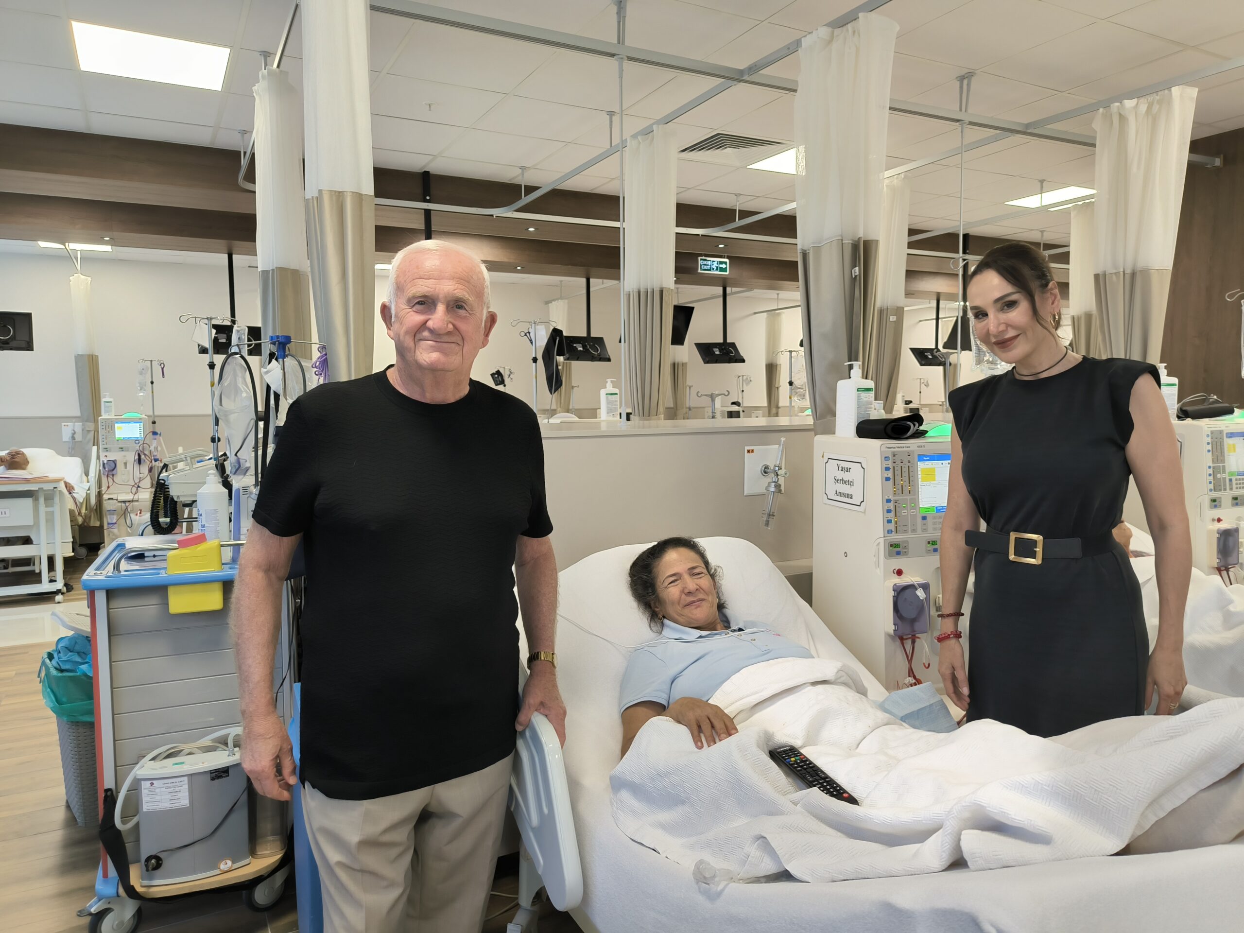 Eylem Şenkal’dan Türk Böbrek Vakfı Diyaliz Merkezi’ne Duygu Dolu Ziyaret