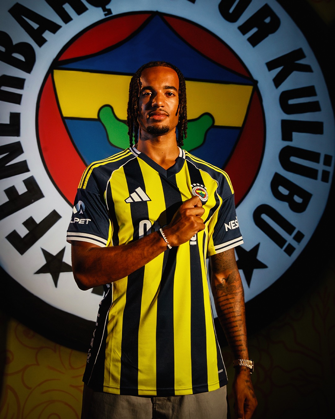 Fenerbahçe'den Sol Beke Takviye: Archie Brown Sarı Lacivertli Formayı Giydi