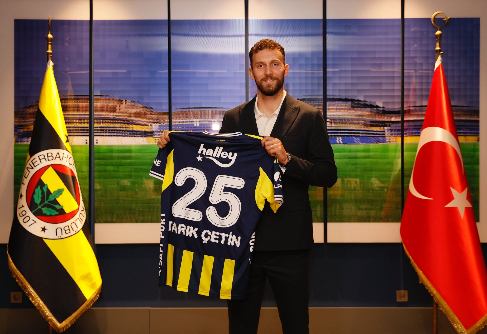 Tarık Çetin, Fenerbahçe’ye Geri Döndü: "Ailemize Hoş Geldin!"