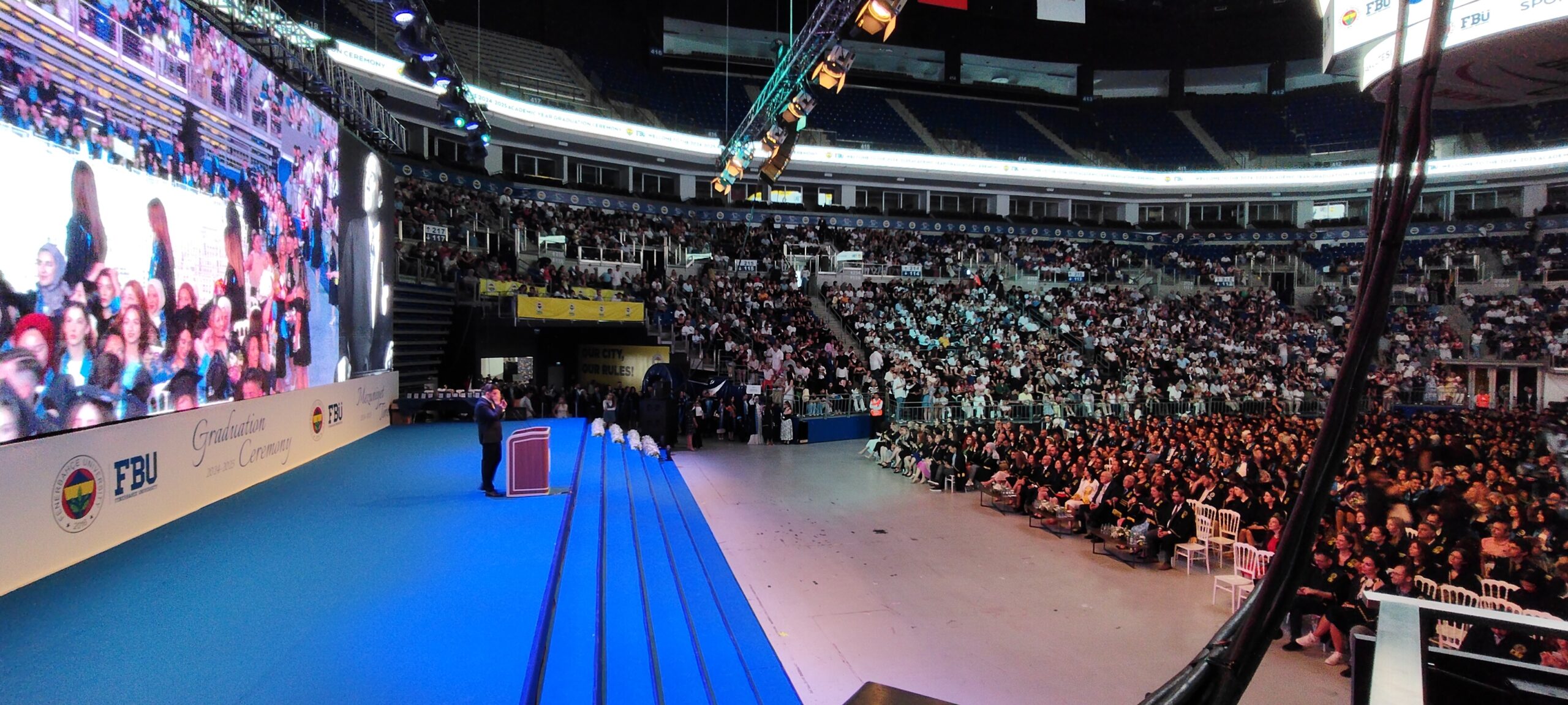 Fenerbahçe Üniversitesi’nde Mezuniyet Coşkusu: 2024-2025 Dönemi Mezunları Belgelerini Aldı