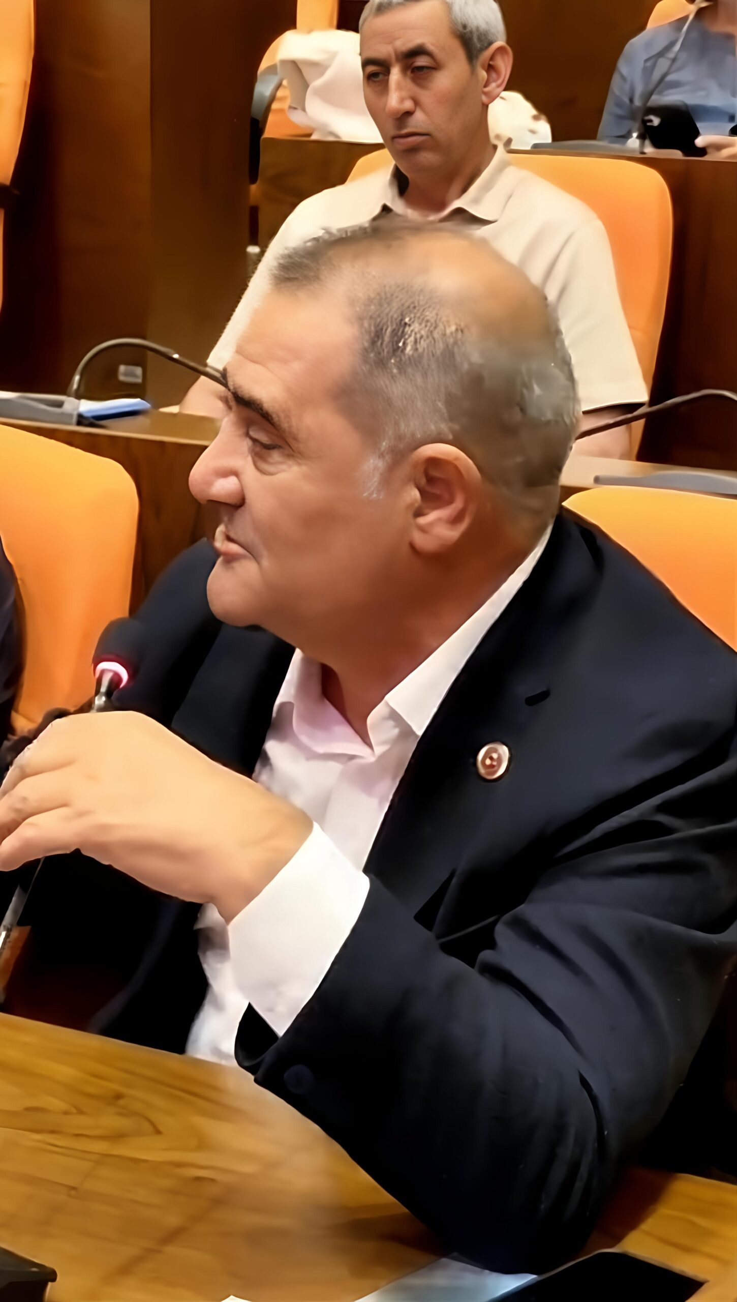 Çekmeköy Belediye Meclisi'nde Leman Kapaklı Gerginlik: AK Parti ve CHP Sıraları Birbirine Girdi