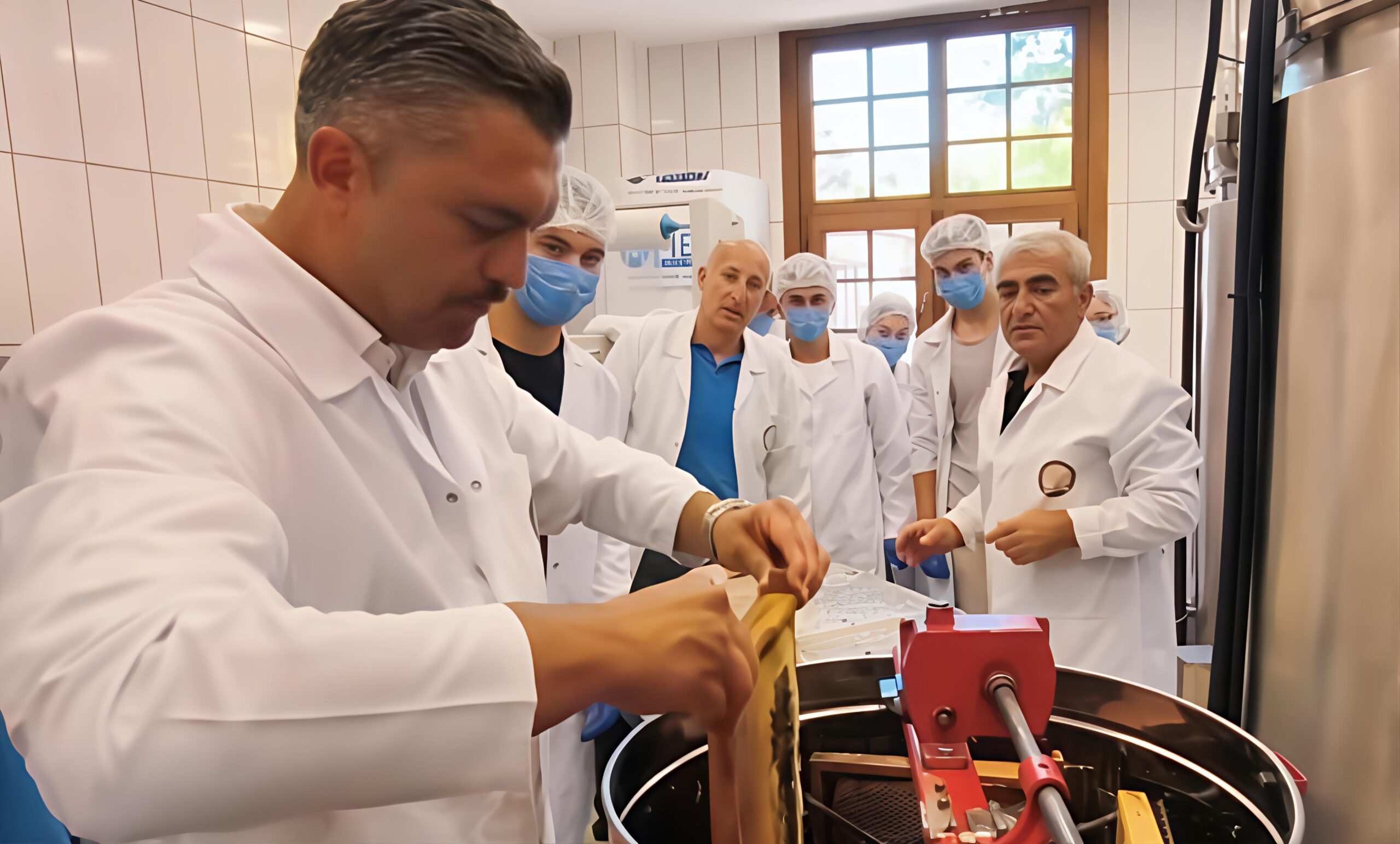 Şile’de Arıcılık Merkezi’nde Bal Sağımı ve Üretici Buluşması: Özgür Kabadayı’dan Yerel Üretime Tam Destek