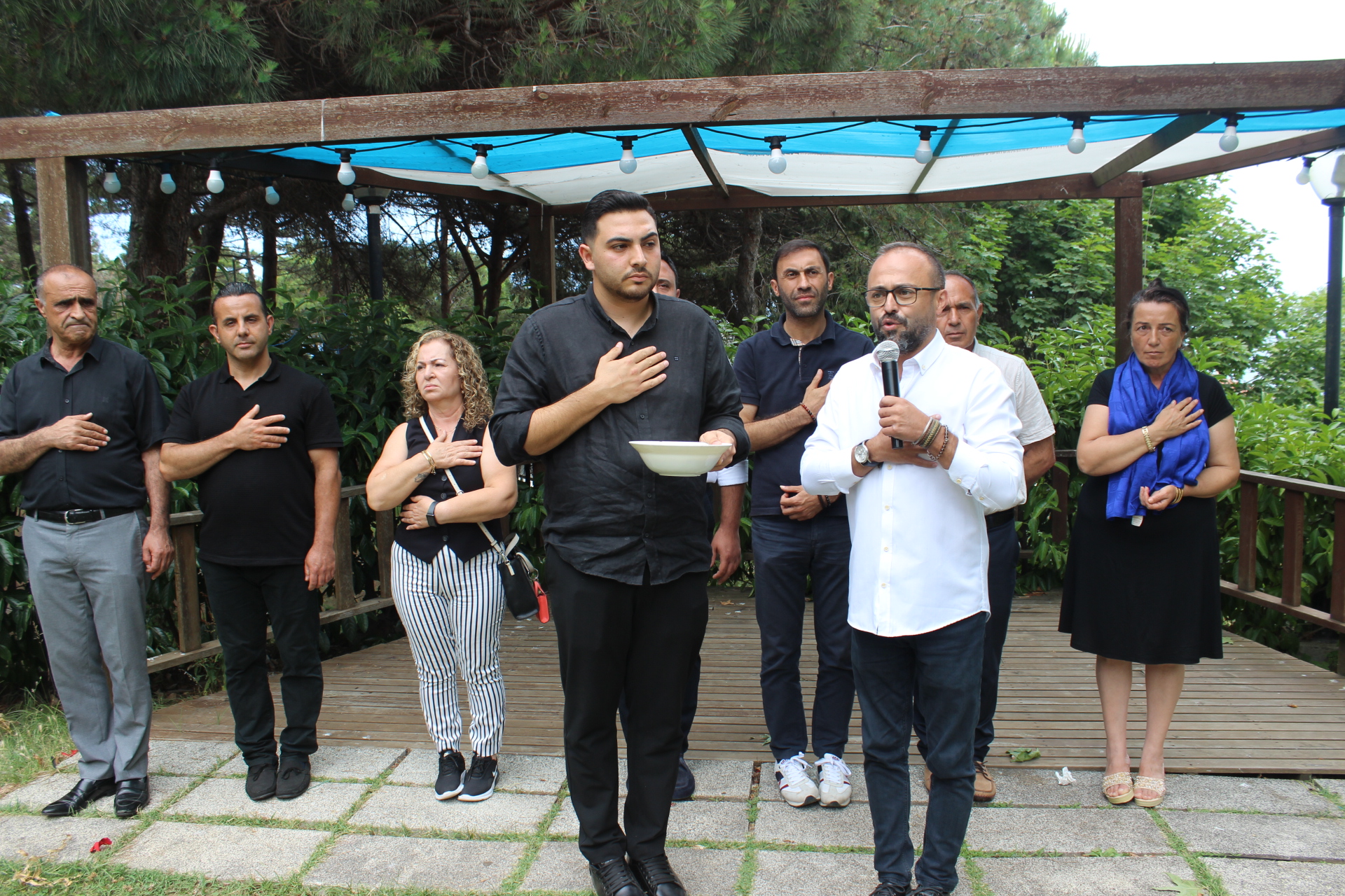 Şile’de Aşure Lokması Paylaşıldı: Kaymakamdan Destek, Vatandaştan Yoğun İlgi