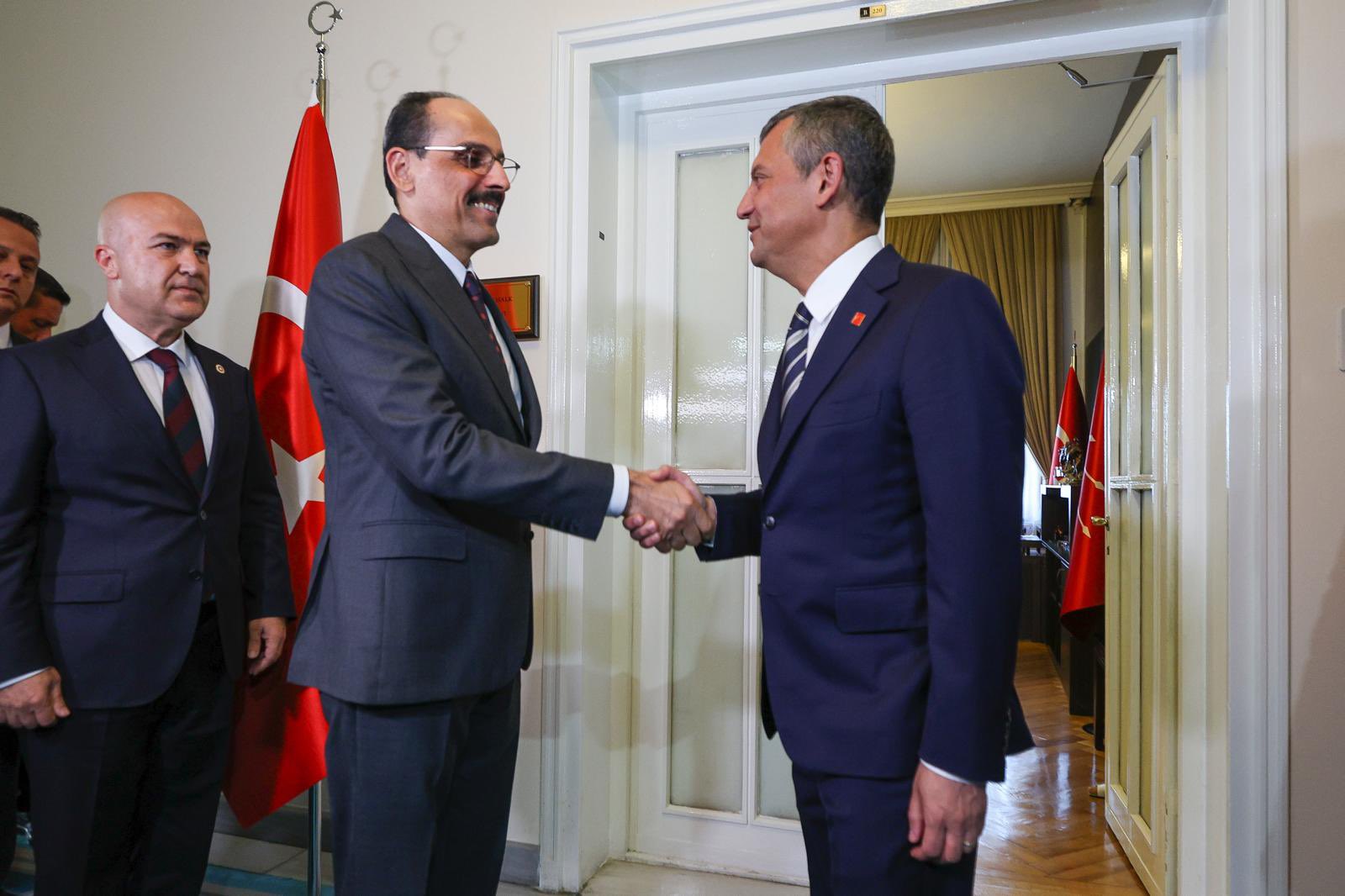 CHP Lideri Özgür Özel’den MİT Başkanı Kalın ile Kritik Görüşme: “Terörsüz Türkiye” Gündemde