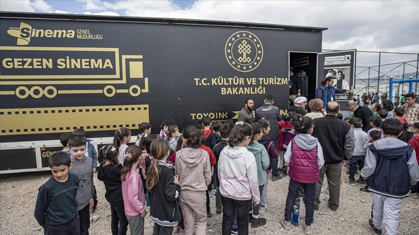 Sinema Halkın Ayağına Gitti: “Gezen Sinema” Projesi Şehirleri Dolaşıyor!