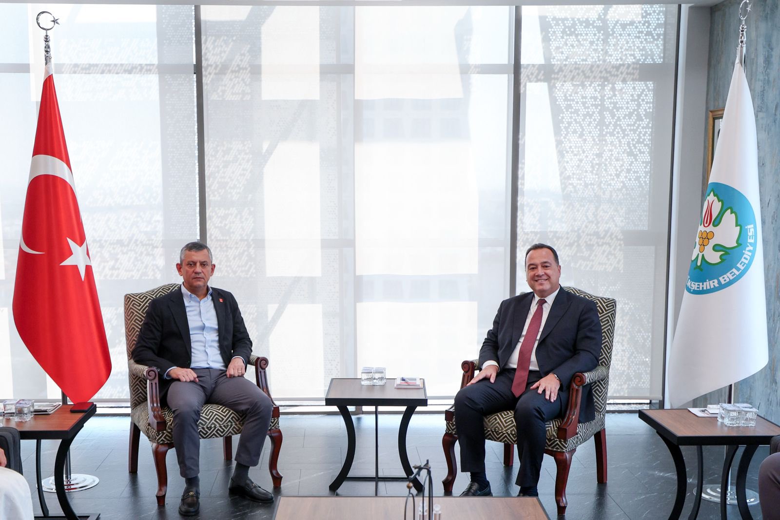 CHP Genel Başkanı Özgür Özel’den Manisa’da ilk belediye ziyareti