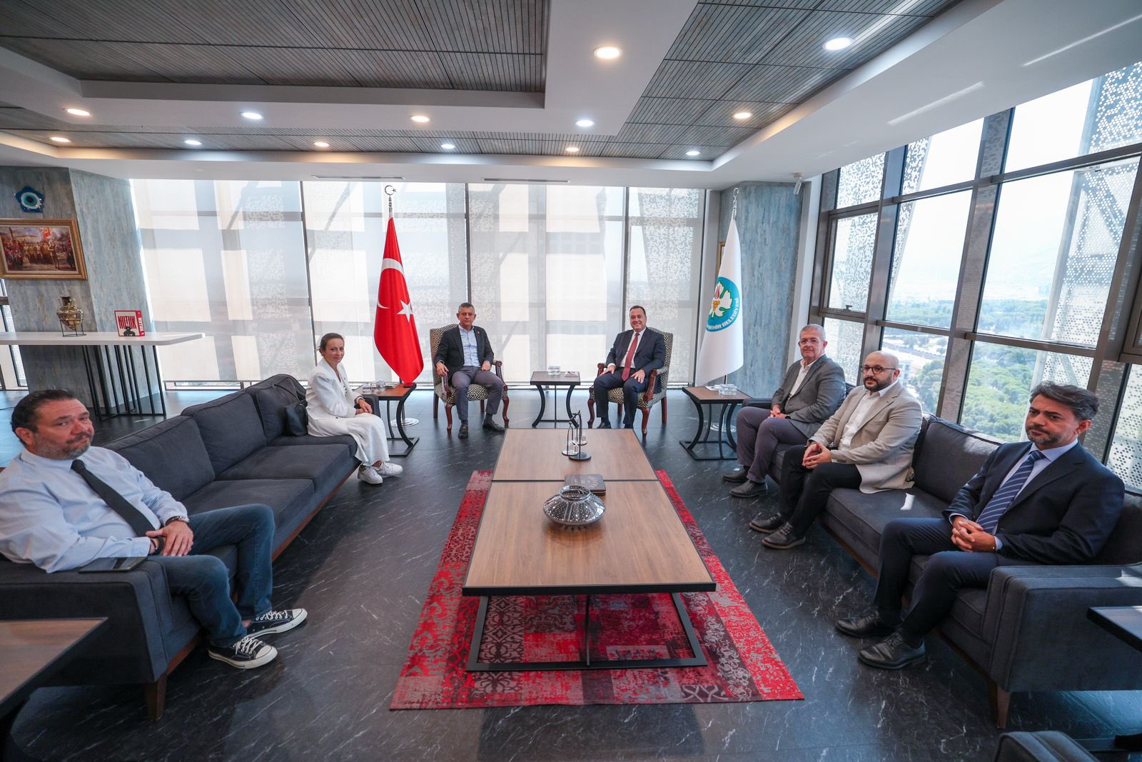 CHP Genel Başkanı Özgür Özel’den Manisa’da ilk belediye ziyareti