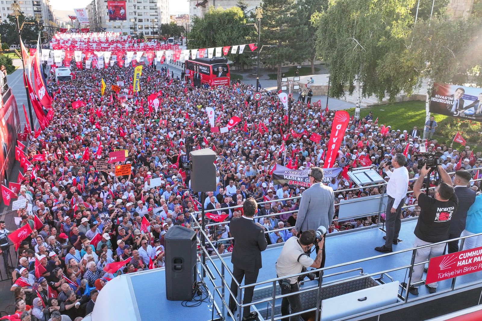 Kadıköy’de İmamoğlu’nun Mektubu Okundu: “Türkiye Büyük Bir Tehlikenin Eşiğinde”