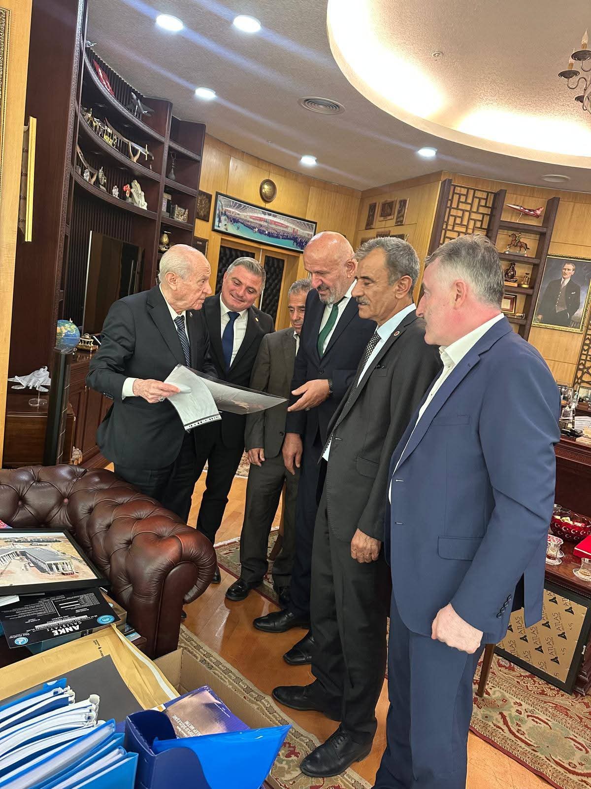 Türkiye Muhtarlar Konfederasyonu’ndan MHP Lideri Devlet Bahçeli’ye Ziyaret: “Terörsüz Türkiye İçin Devletimizin Yanındayız”