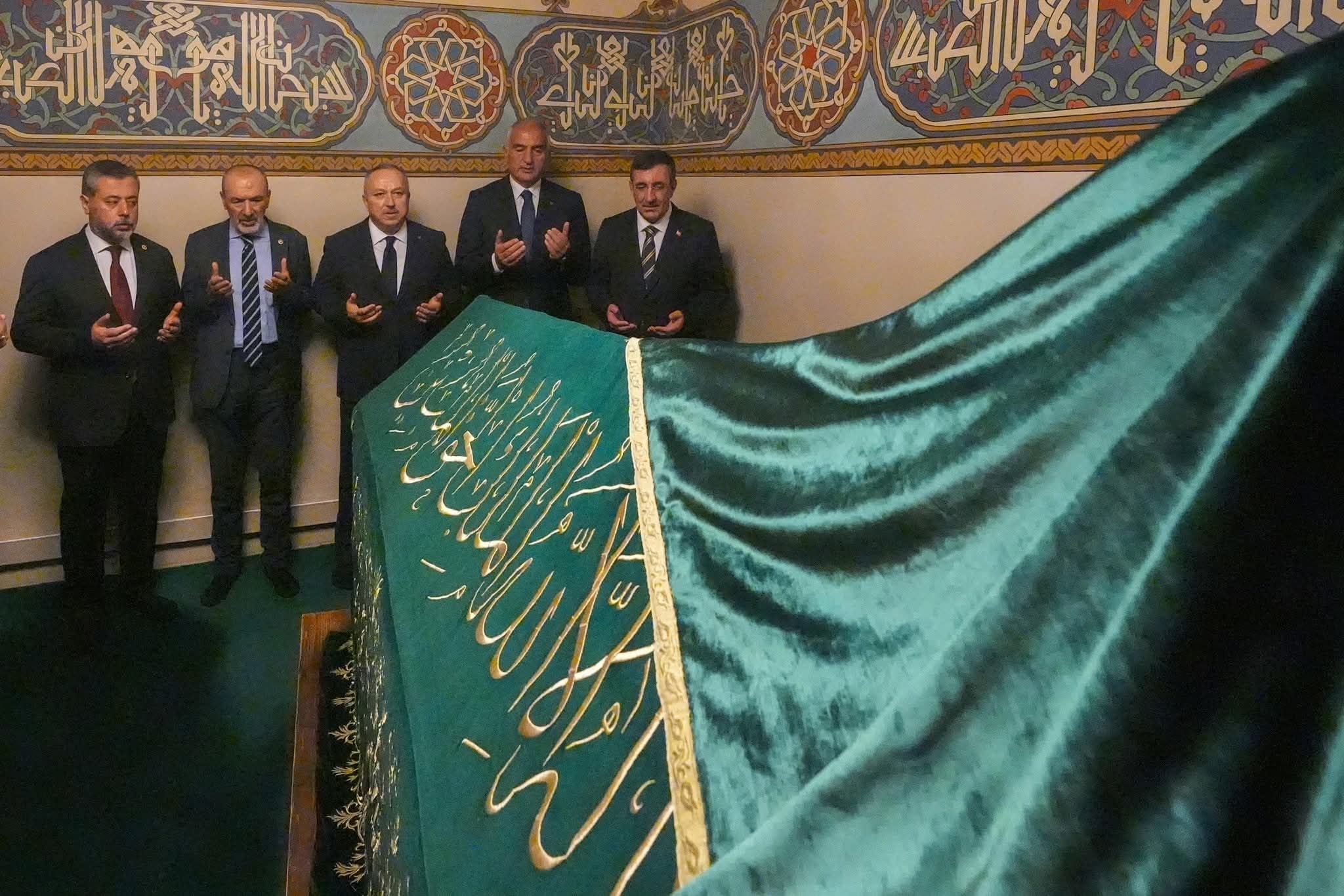 Cumhurbaşkanı Yardımcısı Cevdet Yılmaz, Hacıbektaş’ta Hünkar Hacı Bektaş Veli Türbesi’ni Ziyaret Etti