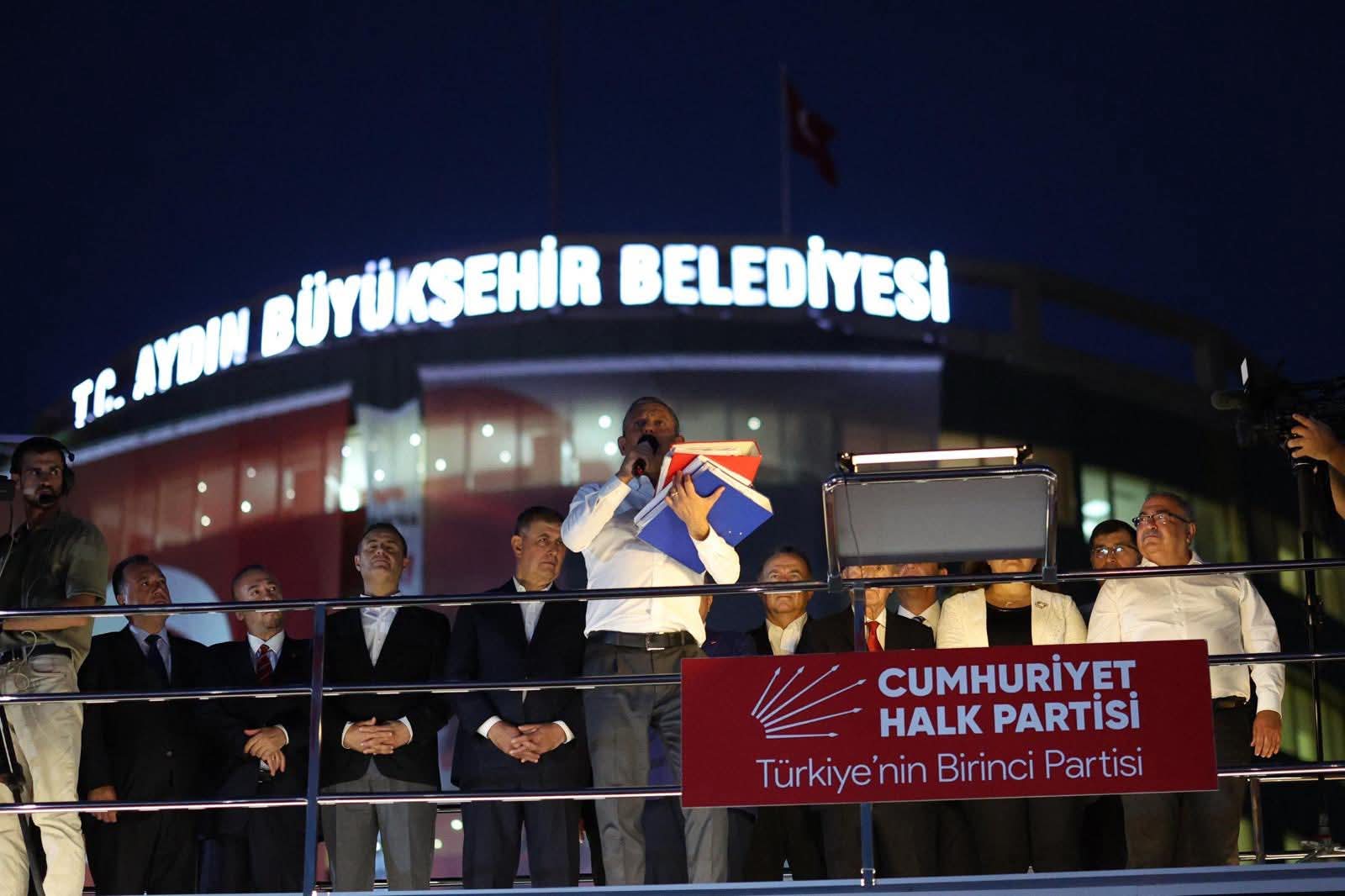 Özgür Özel’den Aydın’da sert çıkış: “Yüreğin varsa sandık istiyorum!”