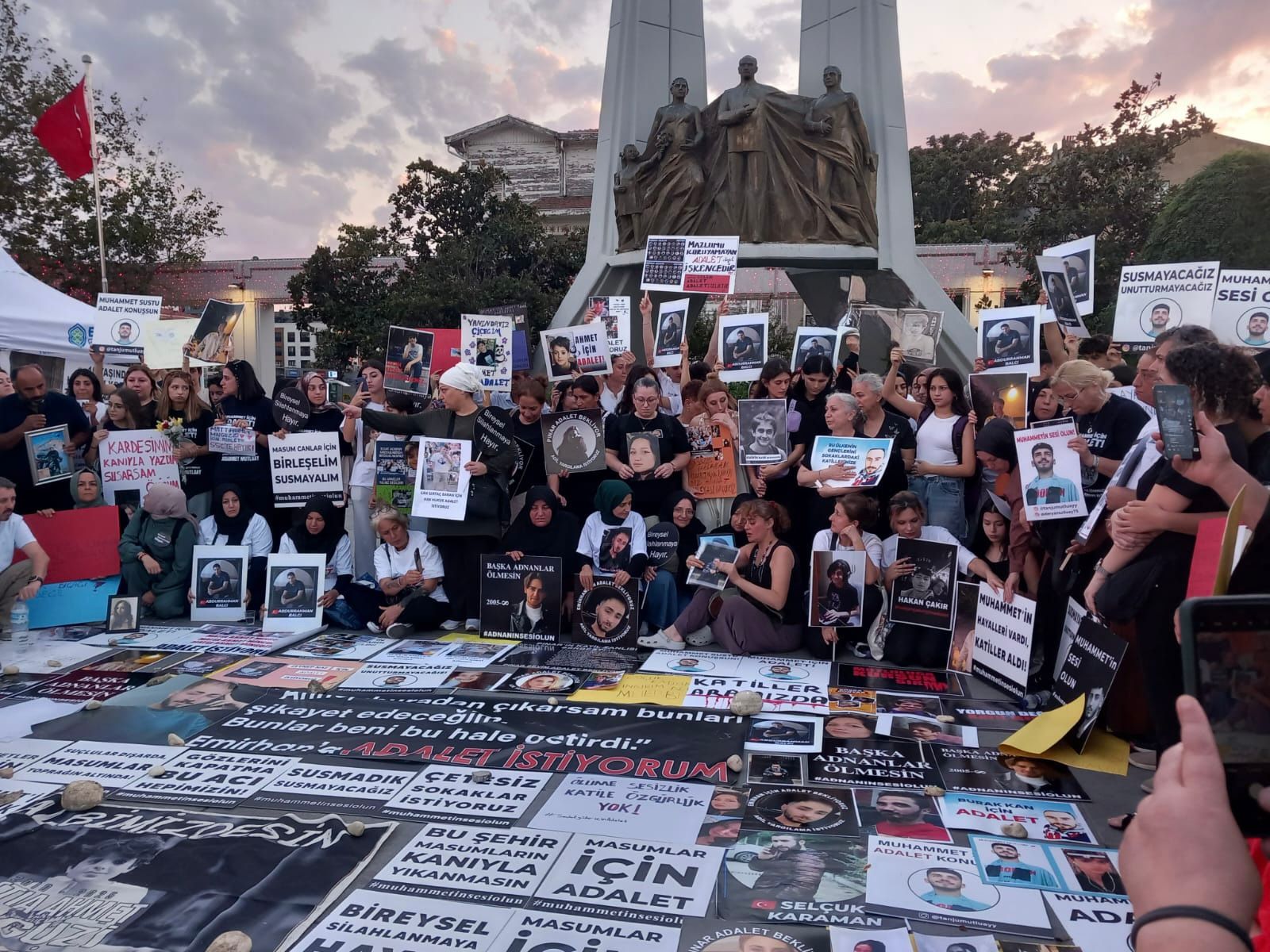Bakırköy'de Adalet Nöbeti: Aileler Cezaların Yetersizliğini Protesto Etti