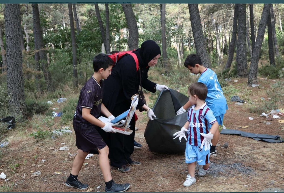 Çekmeköy’de Ormanlarda Temizlik Seferberliği: Başkan Orhan Çerkez Uyardı “Lütfen Daha Dikkatli Olalım, Geleceğimizi Karartmayalım”