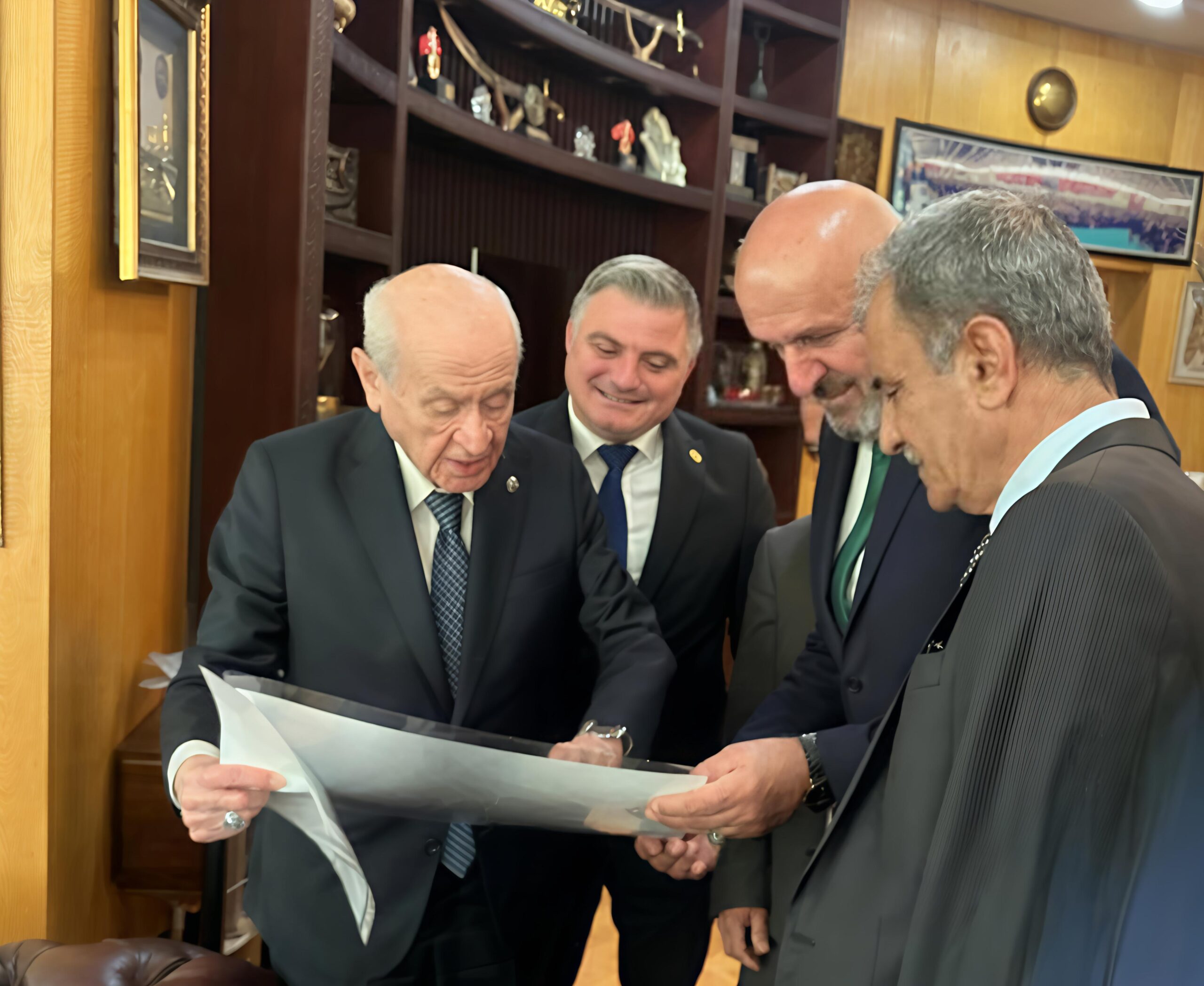 Türkiye Muhtarlar Konfederasyonu’ndan MHP Lideri Devlet Bahçeli’ye Ziyaret: “Terörsüz Türkiye İçin Devletimizin Yanındayız”