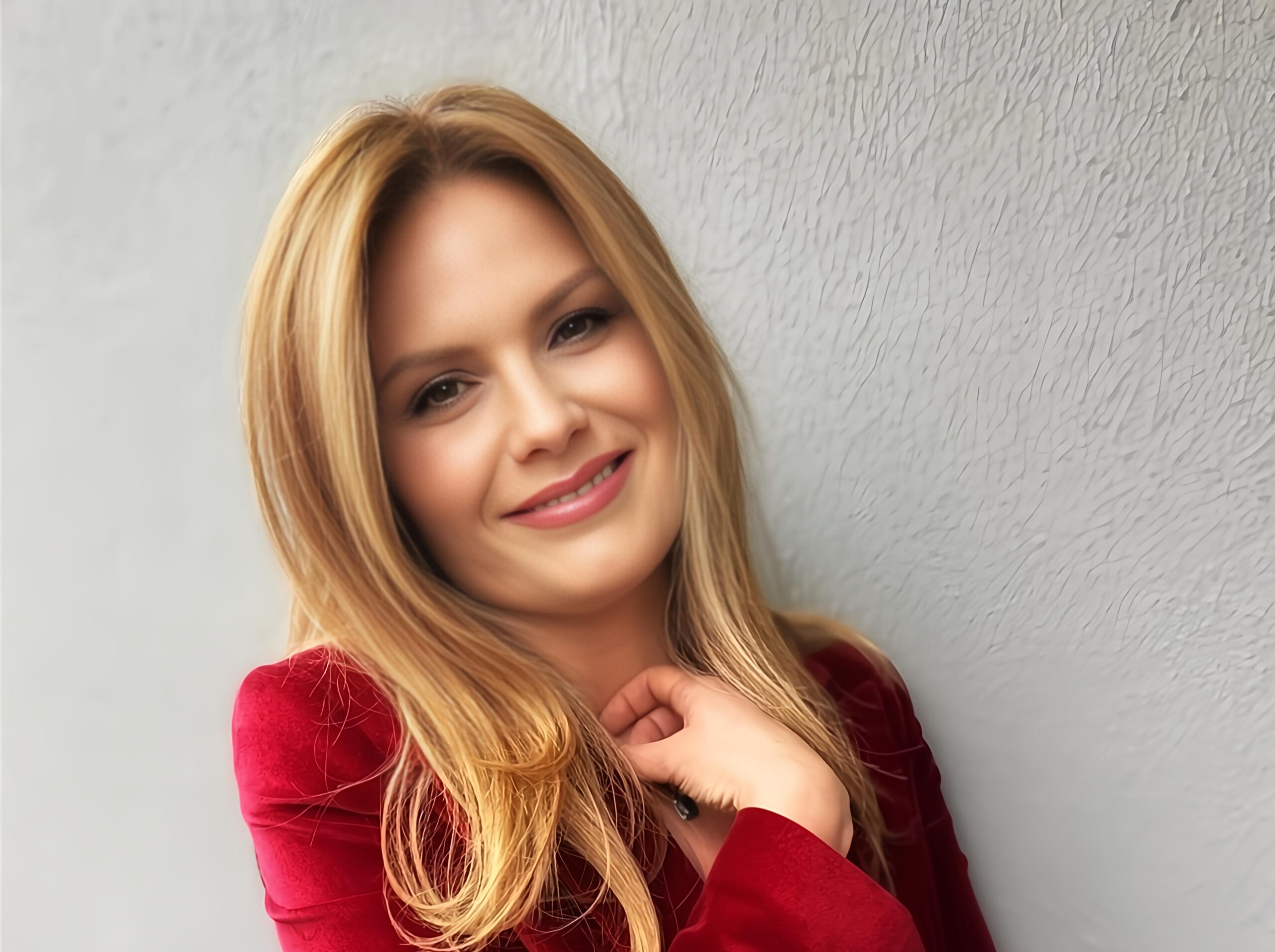 Ebru Esensoy’un İlk Romanı “Kanlı Ay” Okurla Buluştu