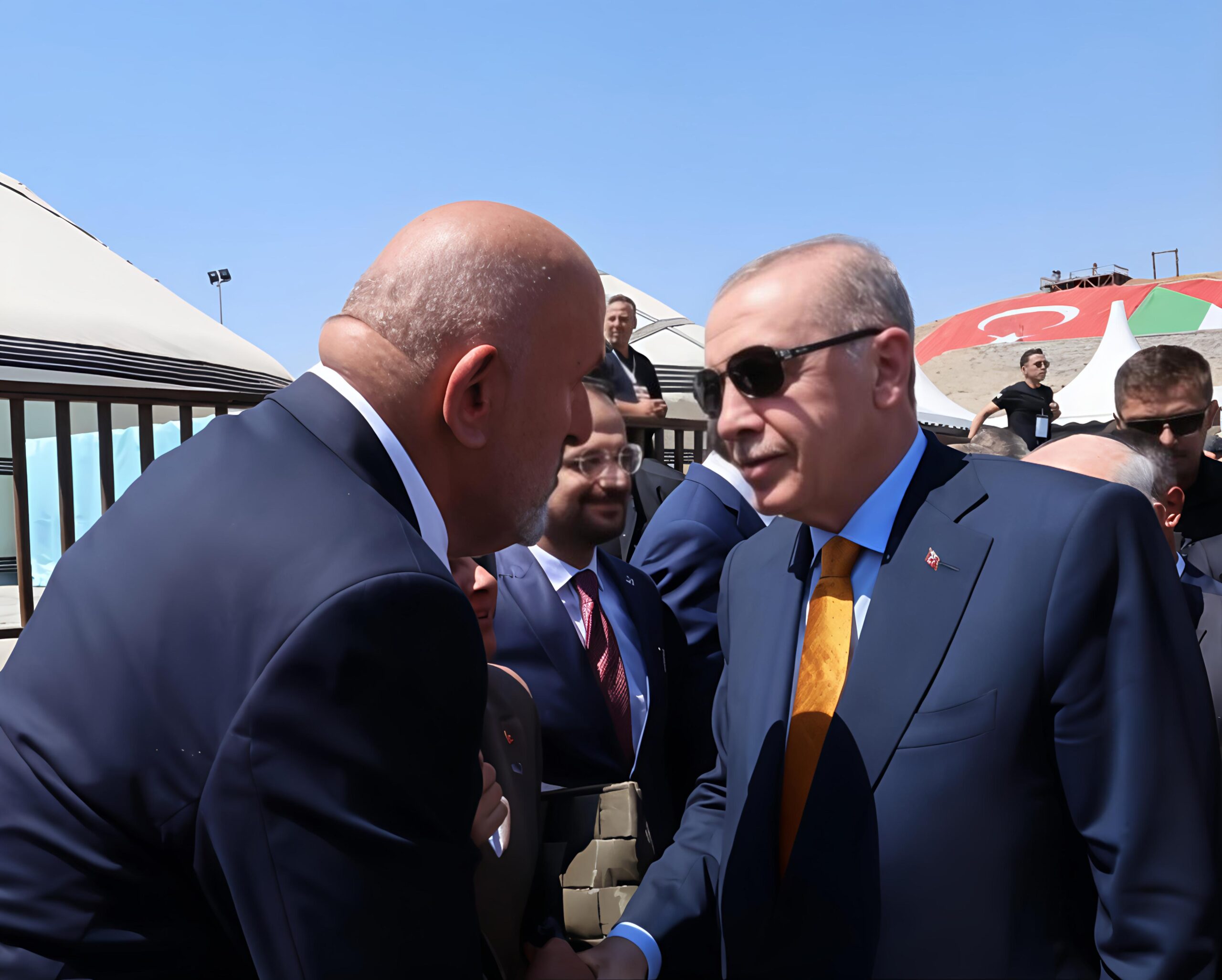 Türkiye Muhtarlar Konfederasyonu Genel Başkanı Kadir Delibalta, Malazgirt Zaferi’nin 954. Yıl Dönümünde Cumhurbaşkanı Erdoğan ile Bir Araya Geldi