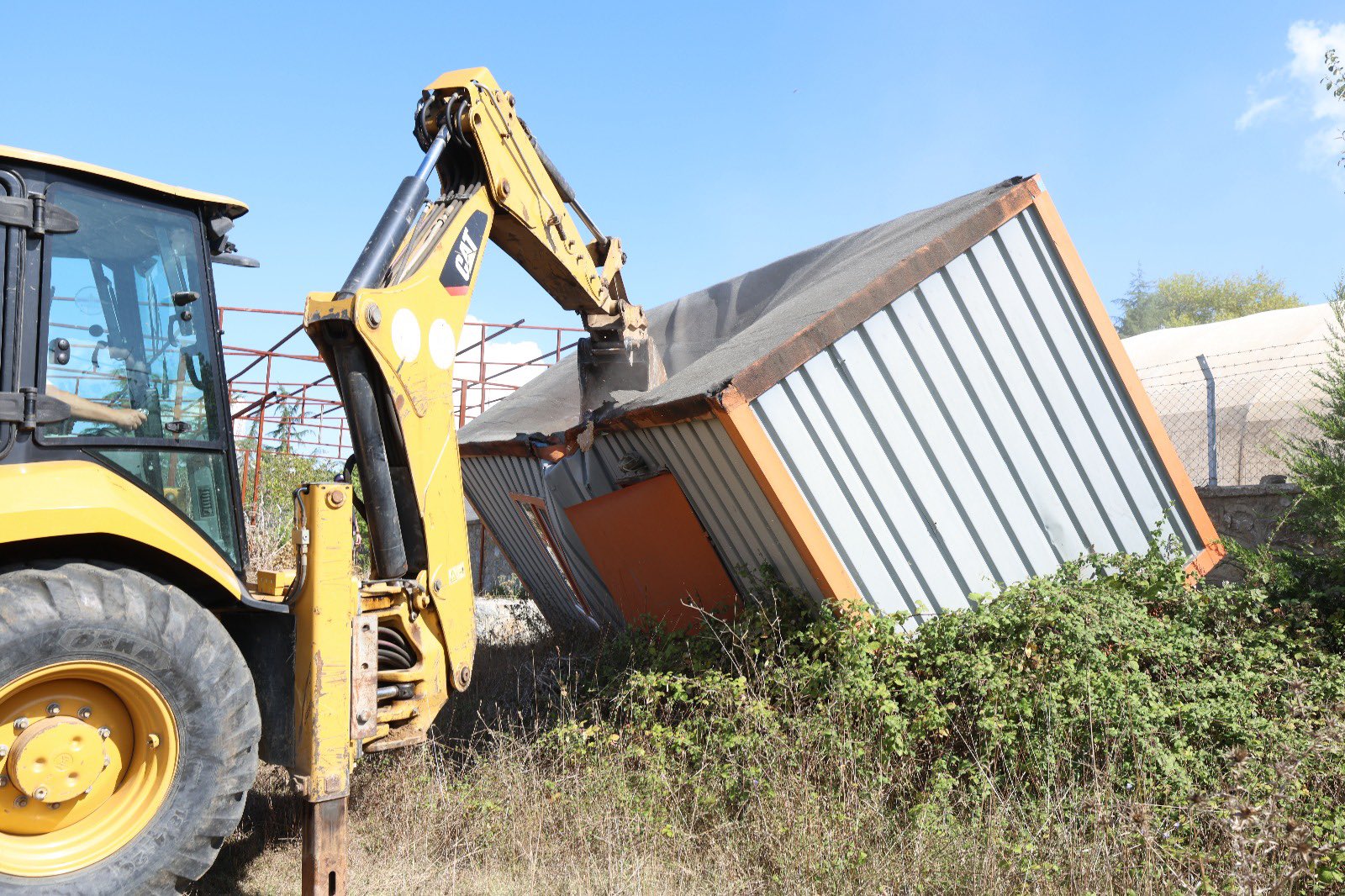 İSKİ, Ömerli Havzası’nda 37 Kaçak Yapıyı Yıktı