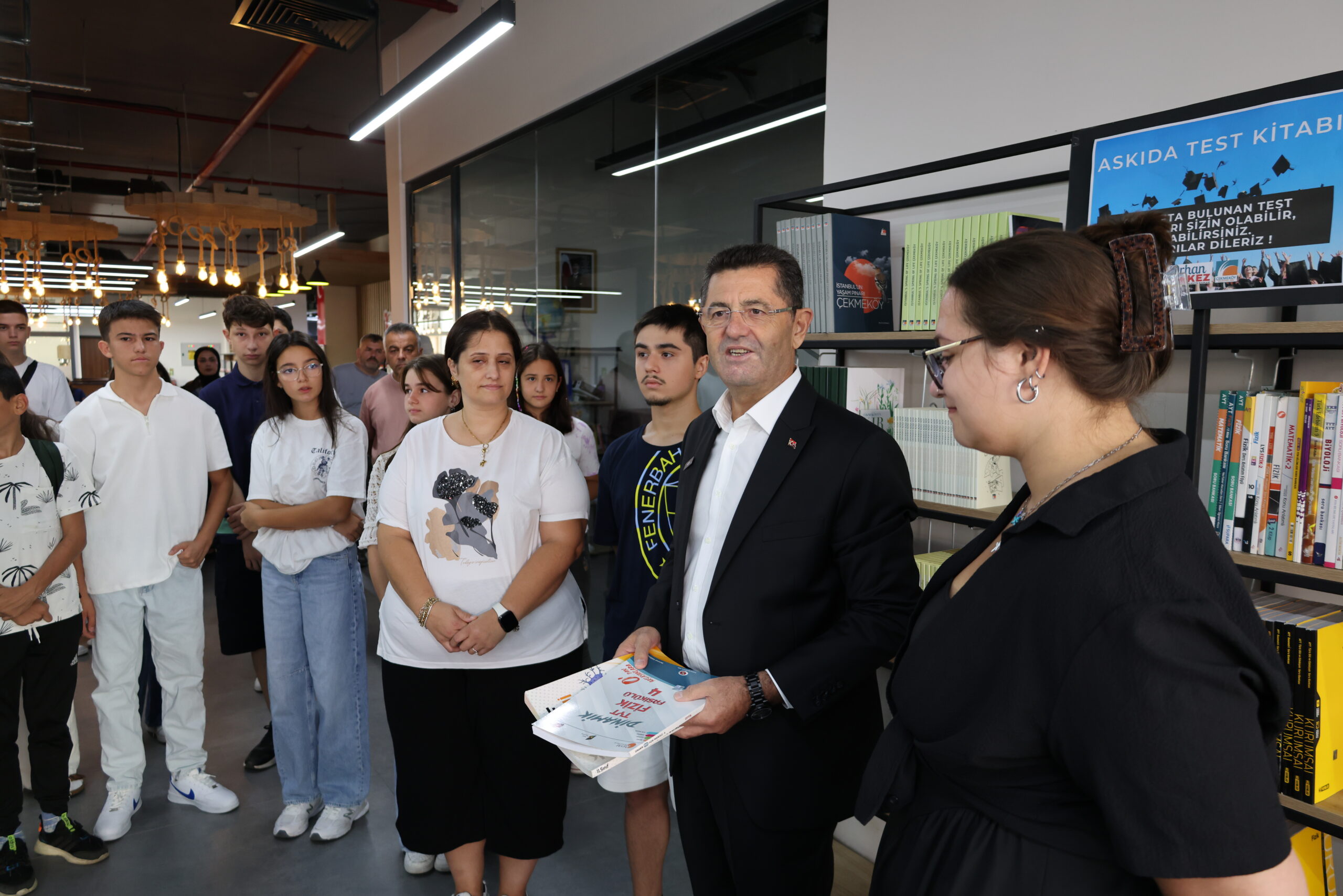 EĞİTİMDE DAYANIŞMANIN YENİ ADI: ASKIDA TEST KİTABI