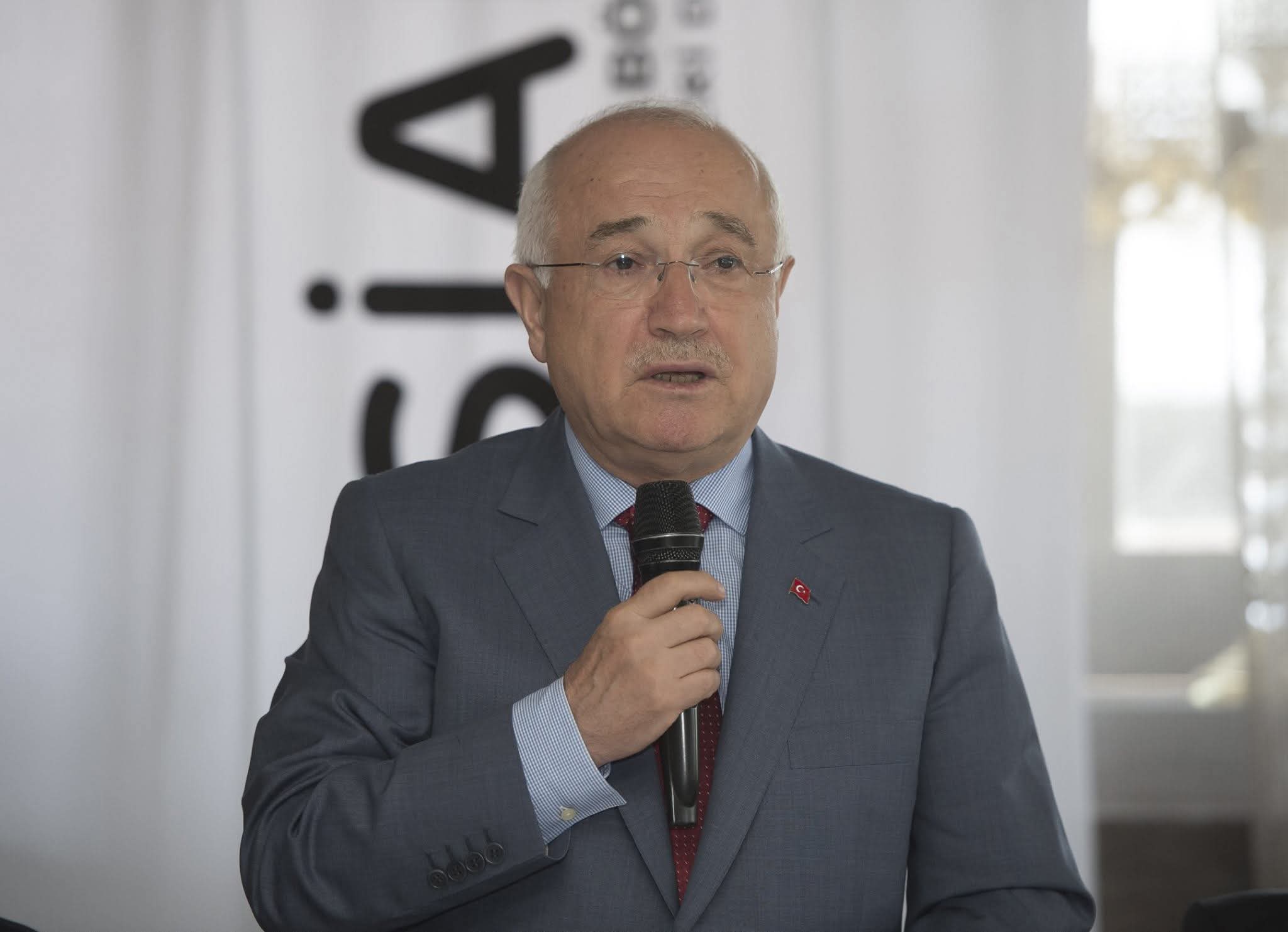 Cemil Çiçek’ten Cumhuriyet Tartışmalarına Sert Tepki: “Bugün Konuşabiliyorsam, Bunu Cumhuriyete Borçluyum”