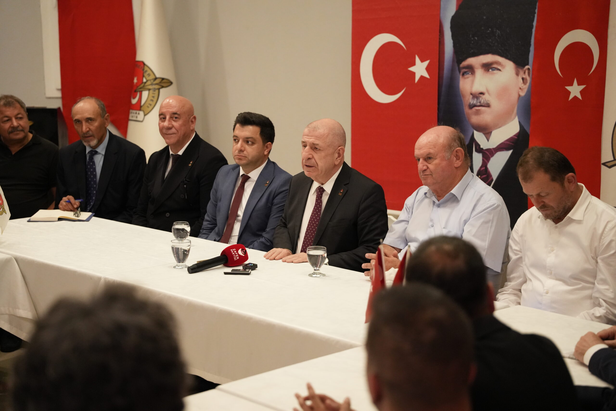 Zafer Partisi Lideri Özdağ’dan Adana’da Sert Çıkış: “Muhalifler Yasalar Önünde Eşit Değil”