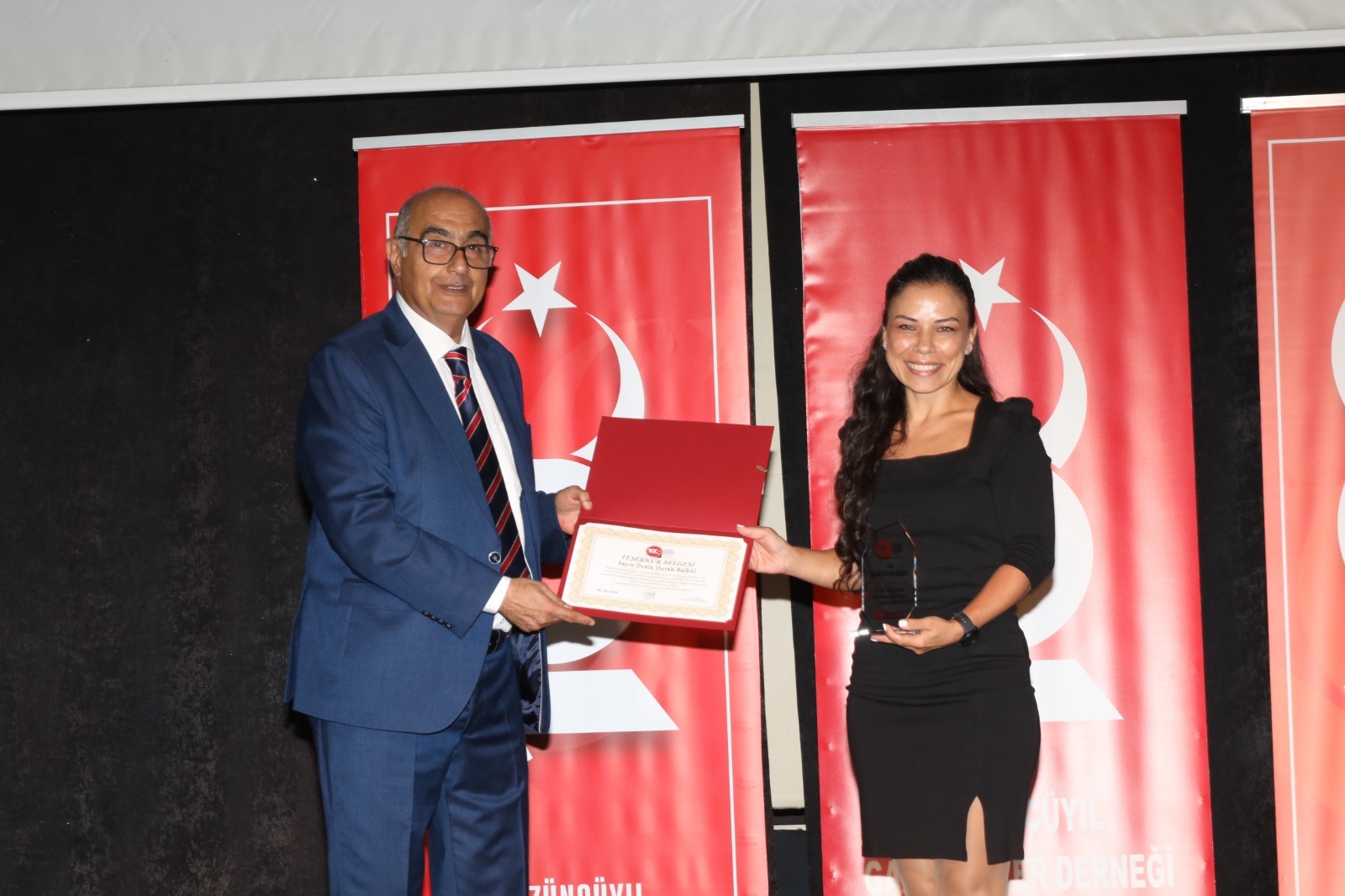 Sancaktepe’de “Eğitime Değer Katanlar” Ödül Töreni Düzenlendi: Eğitim Neferleri Ödüllendirildi