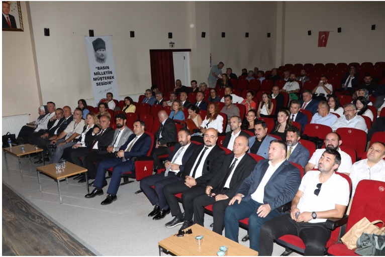 Sancaktepe’de “Eğitime Değer Katanlar” Ödül Töreni Düzenlendi: Eğitim Neferleri Ödüllendirildi