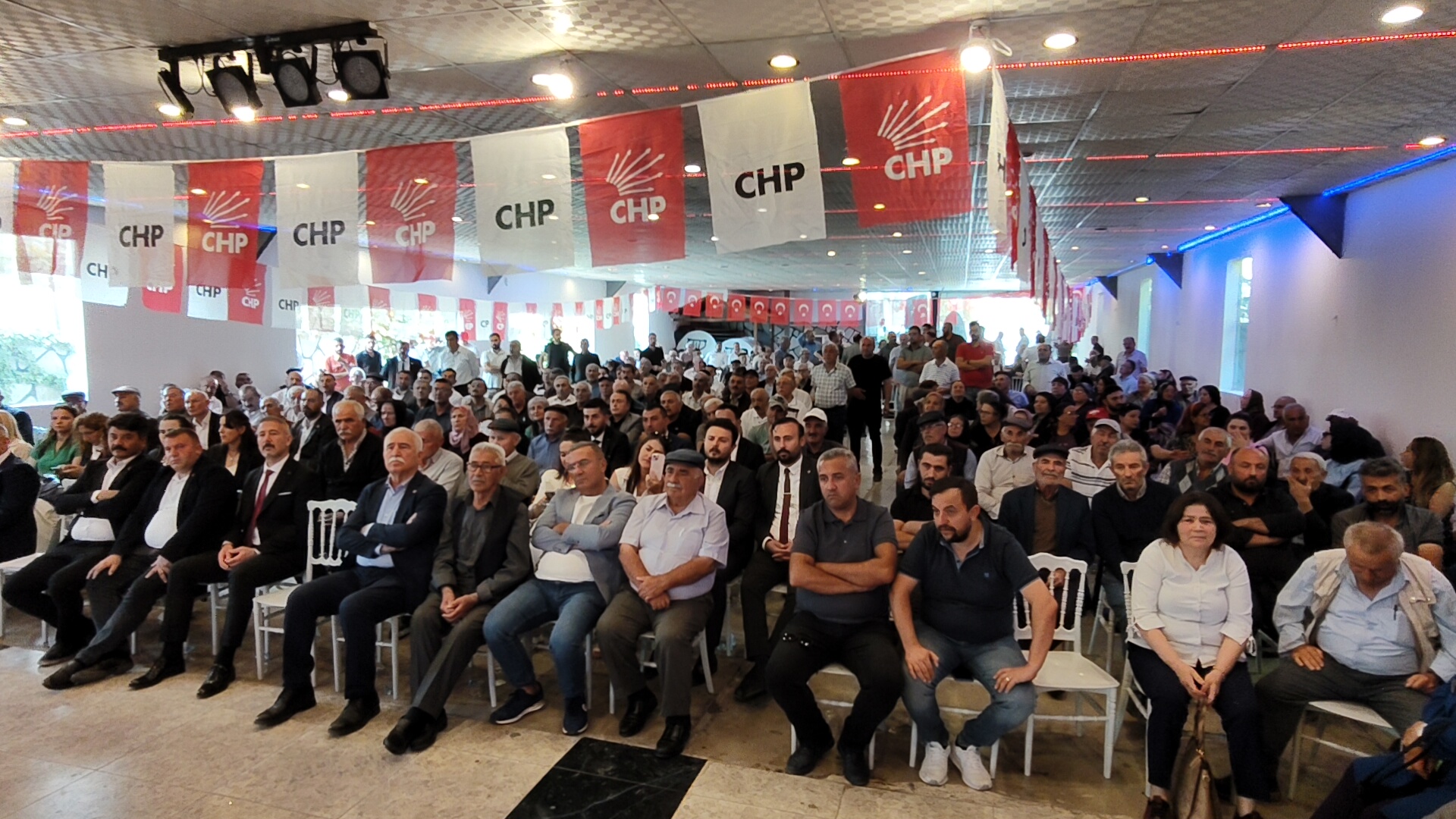 CHP Zile'de 39. Olağan Genel Kongre Heyecanı: Ali Rıza Bozdemir Yeniden İlçe Başkanı Oldu