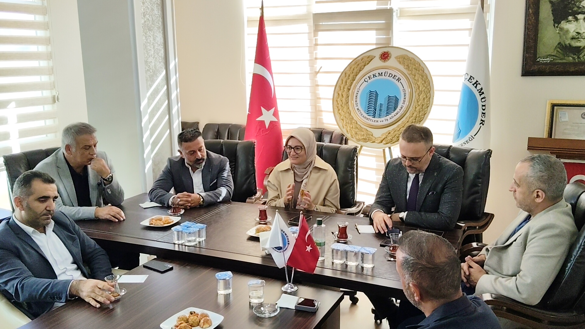 AK Parti, ÇEKMÜ-DER’i Ziyaret Ederek Türkiye Yüzyılı Buluşmaları Kapsamında Toplantı Gerçekleştirdi