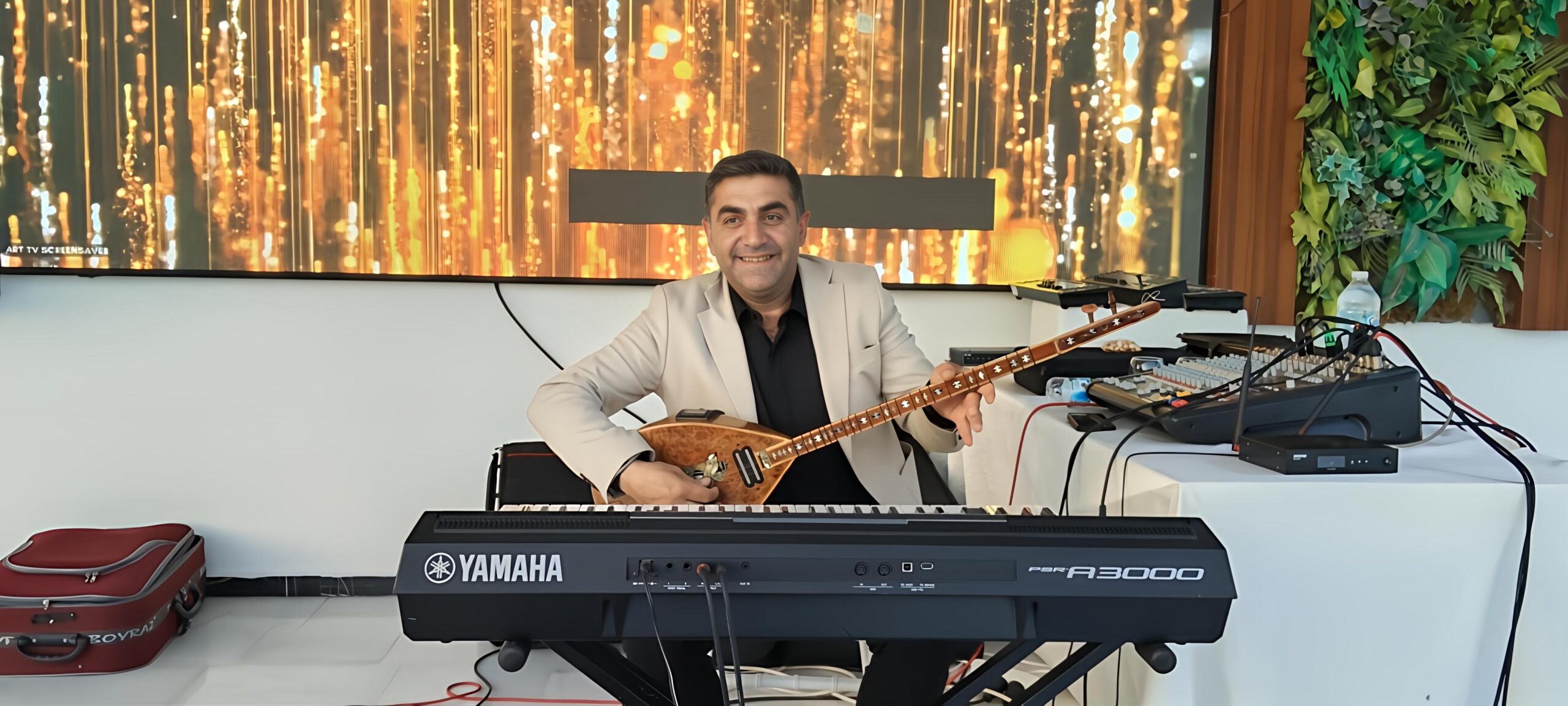 Sanat Dünyasına Yeni Bir Güneş: Erkan Ataseven Ayvalık’ta Türküleriyle Büyüledi